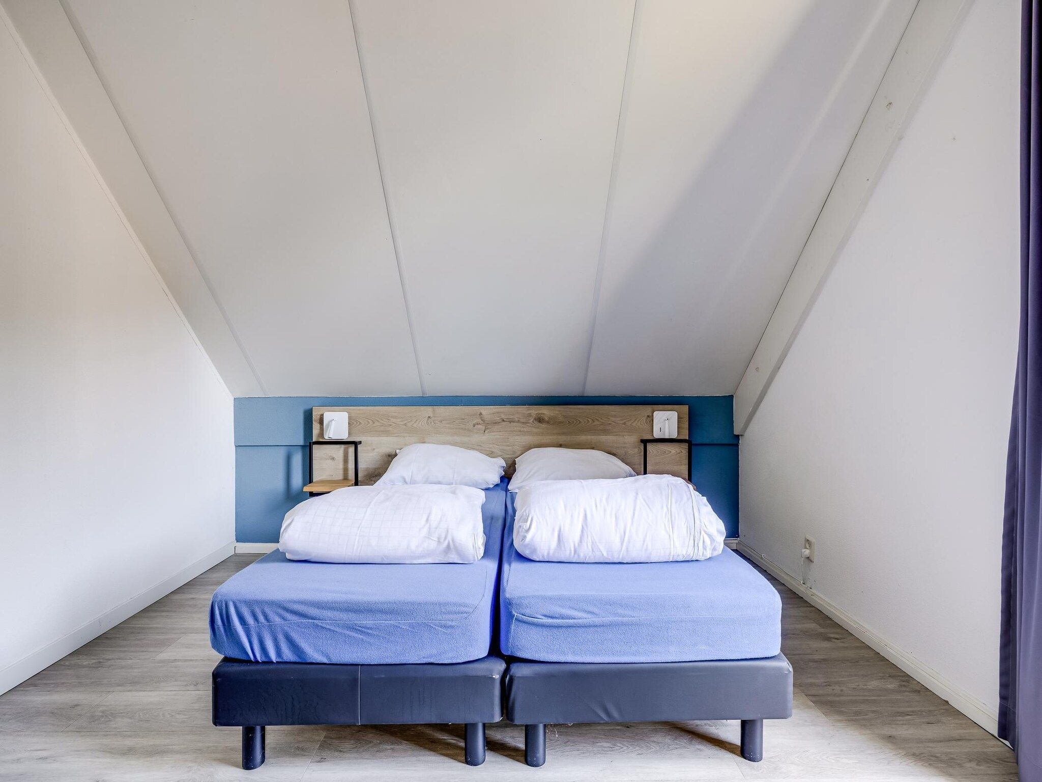 Een slaapkamer van 7 - Persoons Forest 217 Sauna Bungalow (copy) in Ewijk