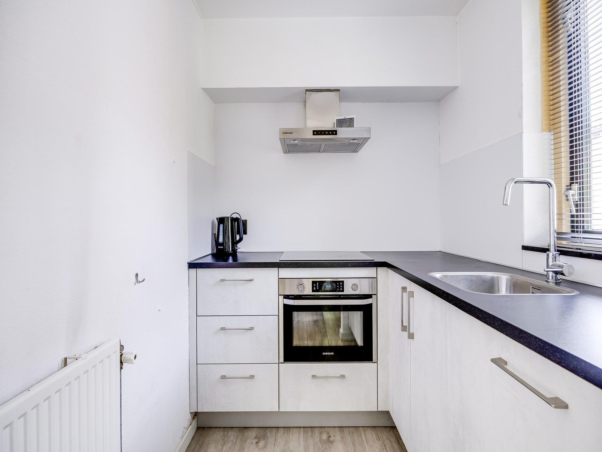 De keuken van 7 - Persoons Forest 217 Sauna Bungalow (copy) in Ewijk