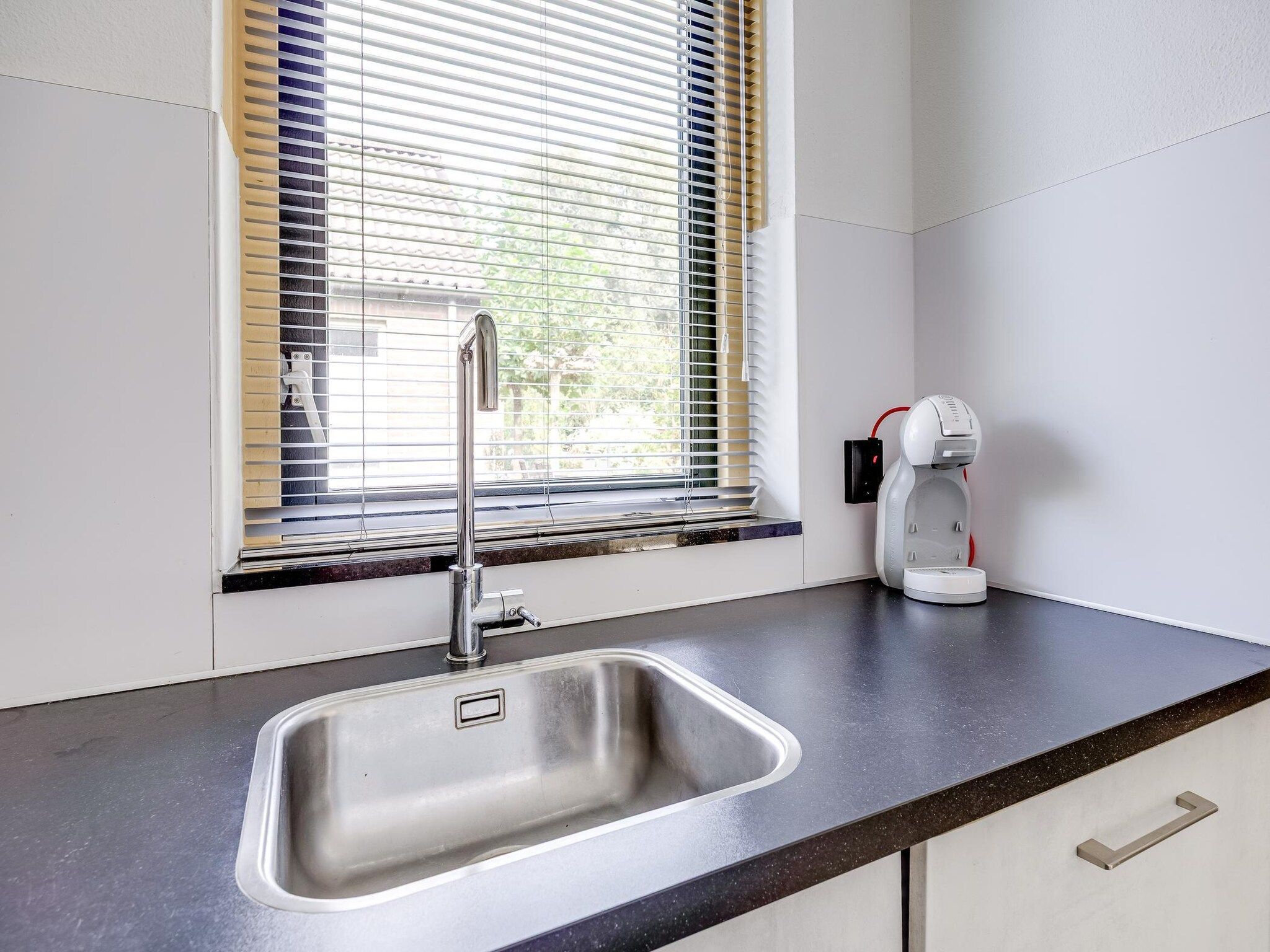 De keuken van 7 - Persoons Forest 217 Sauna Bungalow (copy) in Ewijk