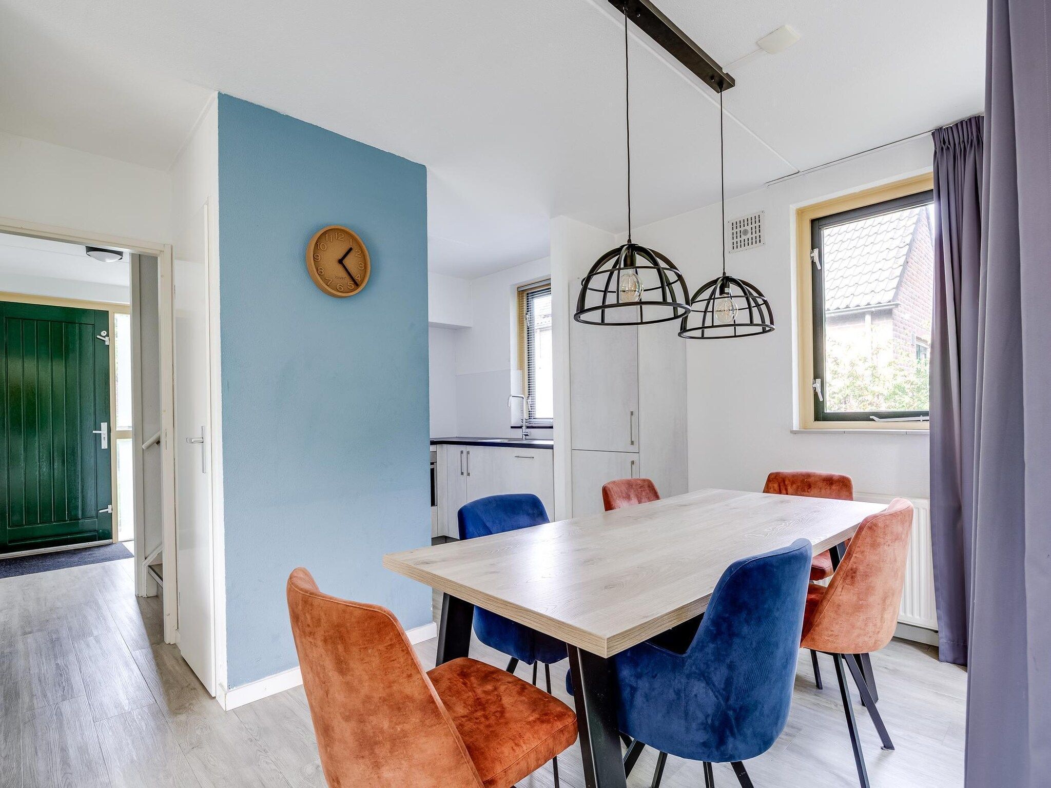 De eetkamer van 7 - Persoons Forest 217 Sauna Bungalow (copy) in Ewijk