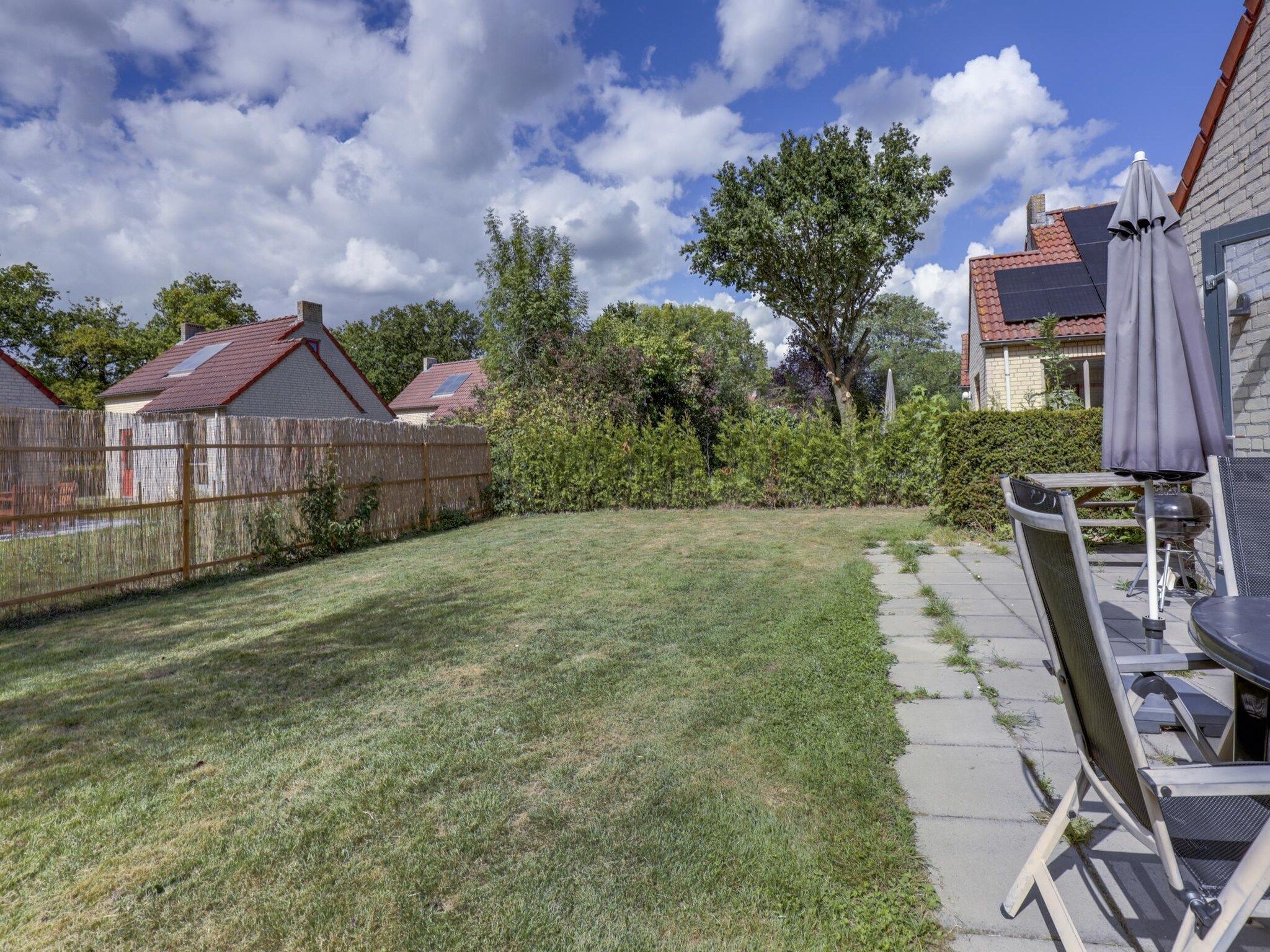 De tuin van 7 - Persoons Forest 217 Sauna Bungalow (copy) (copy) in Ewijk