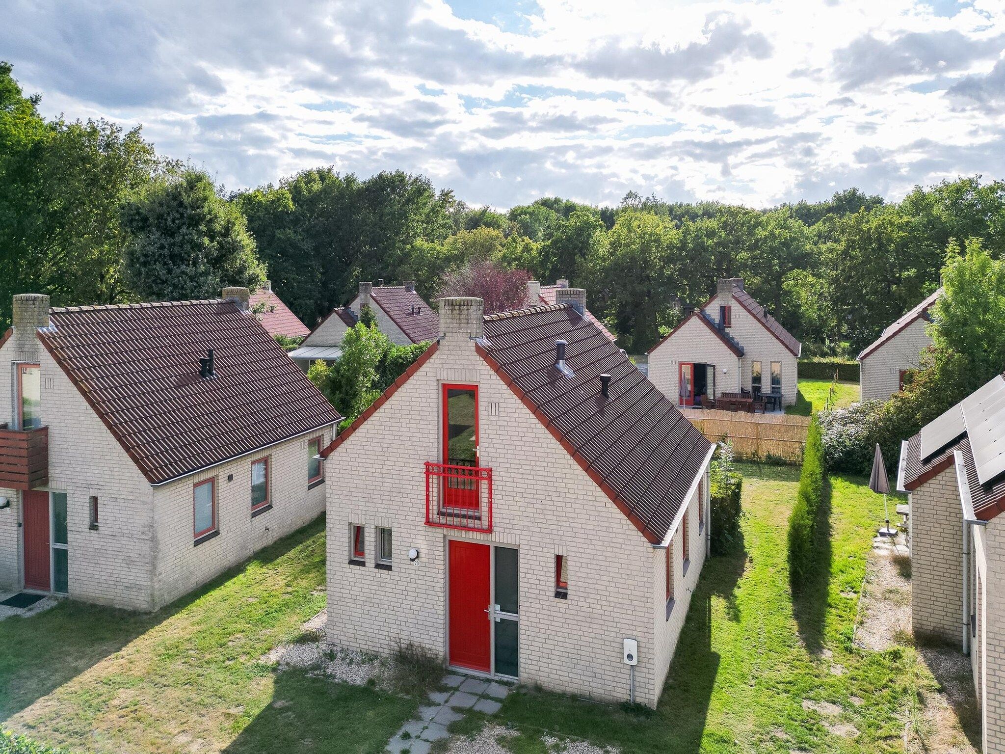 De buitenkant van 7 - Persoons Forest 217 Sauna Bungalow (copy) (copy) in Ewijk