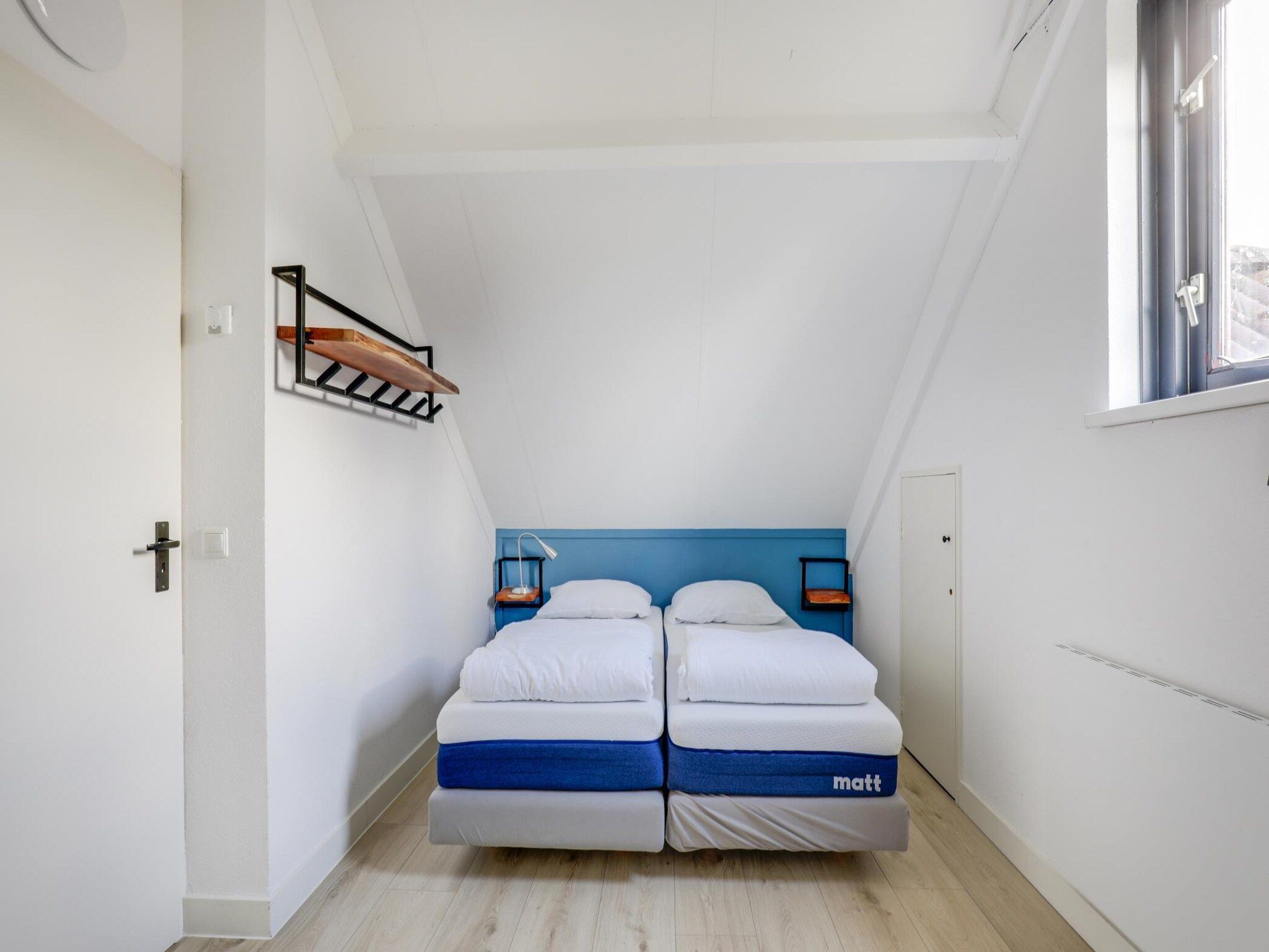 Een slaapkamer van 7 - Persoons Forest 217 Sauna Bungalow (copy) (copy) in Ewijk