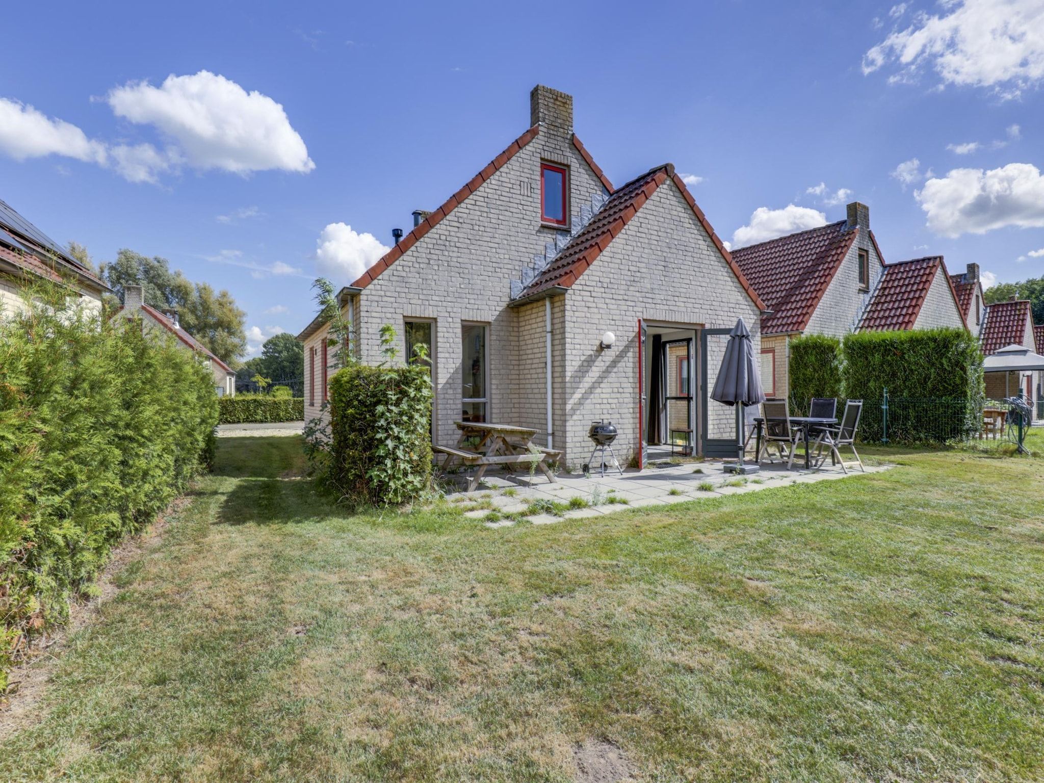 De buitenkant van 7 - Persoons Forest 217 Sauna Bungalow (copy) (copy) in Ewijk