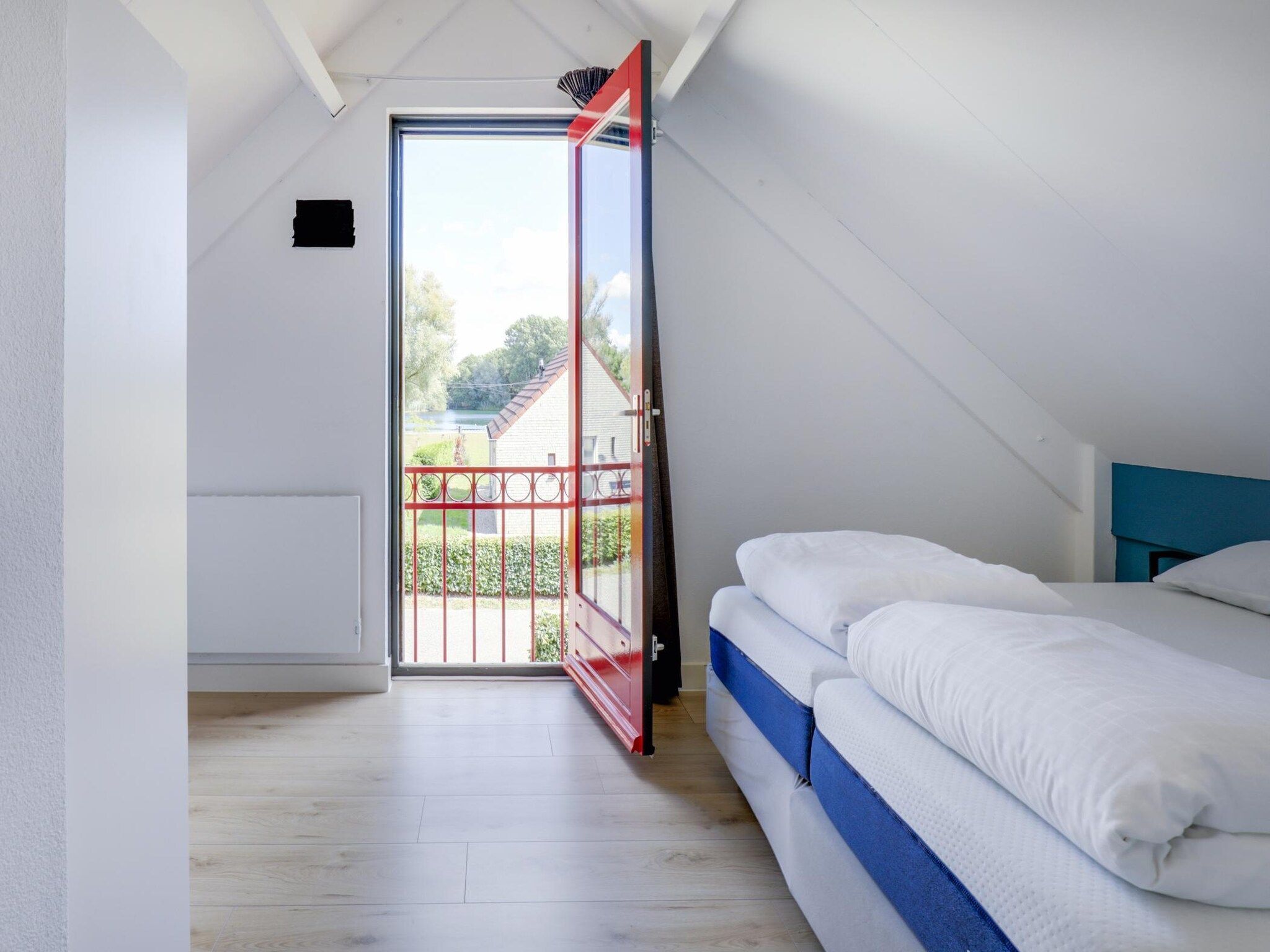 Een slaapkamer van 7 - Persoons Forest 217 Sauna Bungalow (copy) (copy) in Ewijk