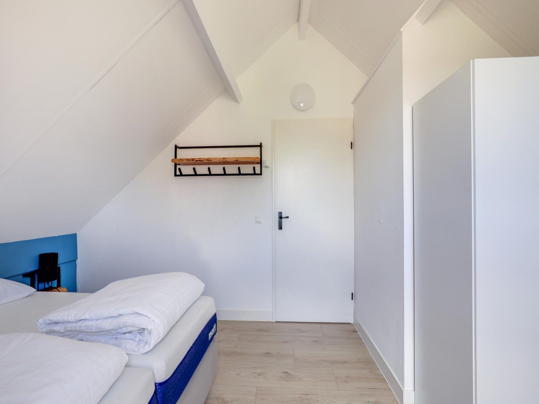 Een slaapkamer van 7 - Persoons Forest 217 Sauna Bungalow (copy) (copy) in Ewijk