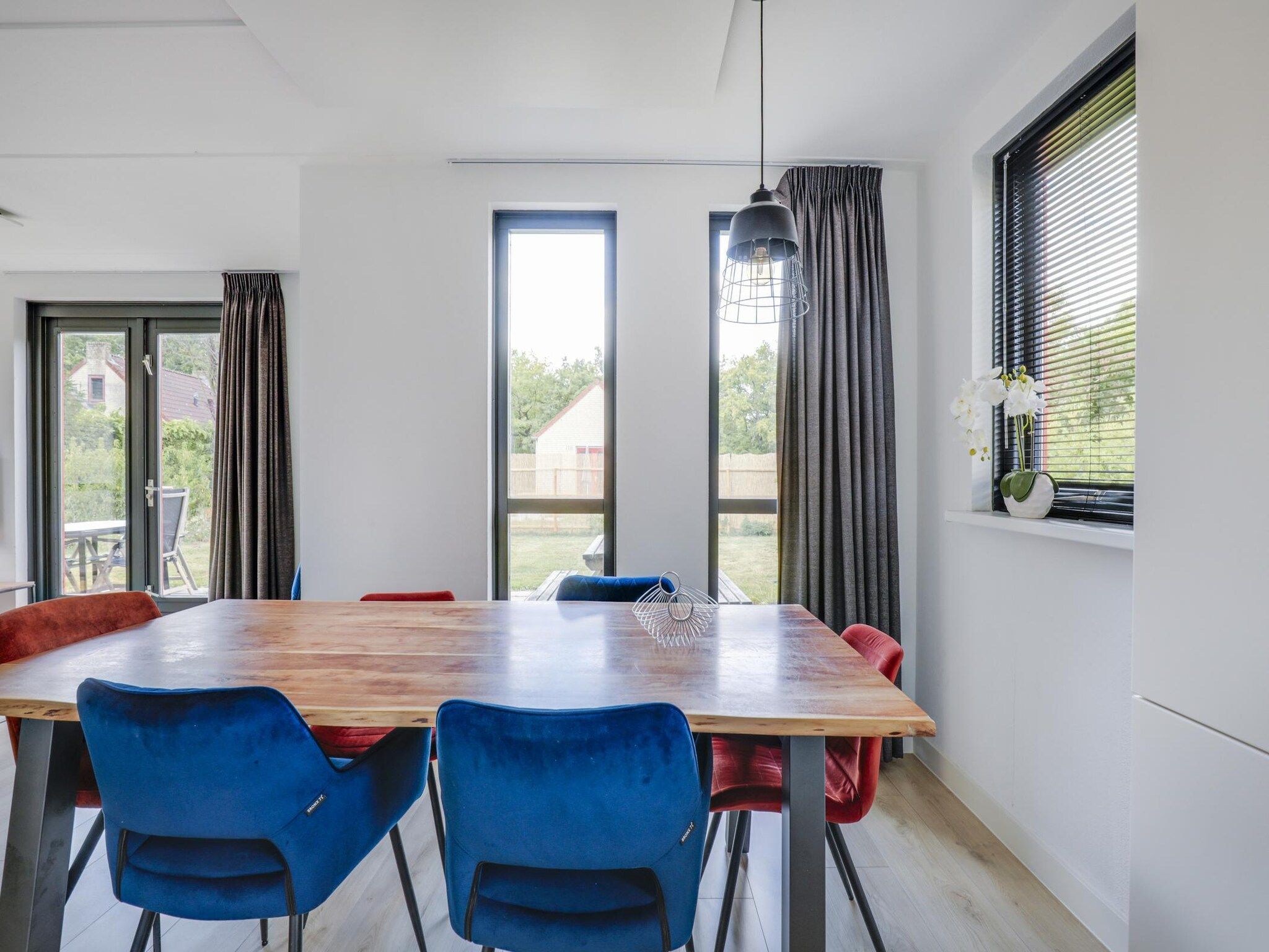 De eetkamer van 7 - Persoons Forest 217 Sauna Bungalow (copy) (copy) in Ewijk