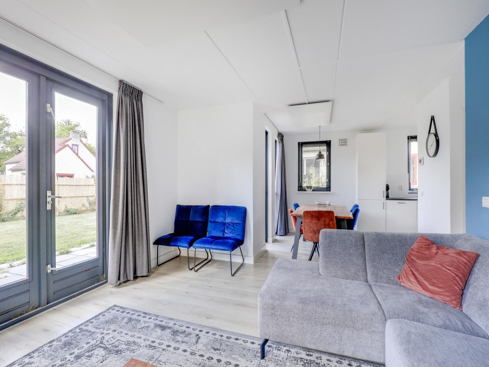 De woonkamer van 7 - Persoons Forest 217 Sauna Bungalow (copy) (copy) in Ewijk