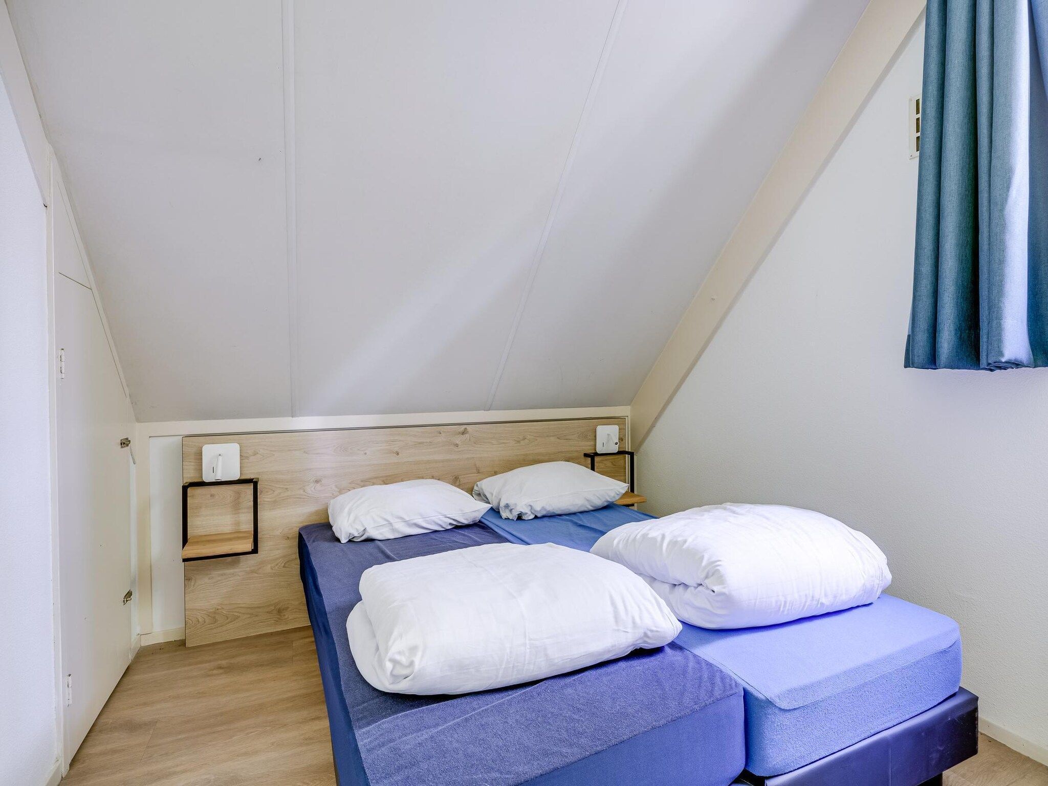 Een slaapkamer van 7 - Persoons Forest 217 Sauna Bungalow (copy) (copy) in Ewijk