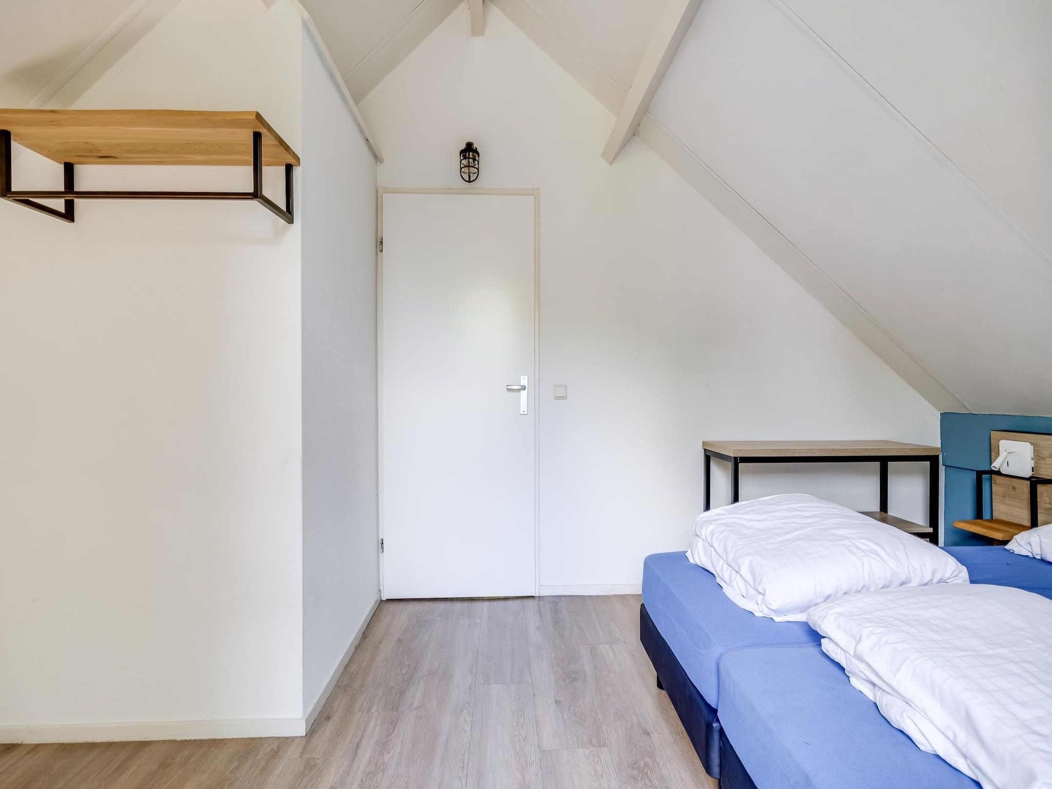 Een slaapkamer van 7 - Persoons Forest 217 Sauna Bungalow (copy) (copy) in Ewijk