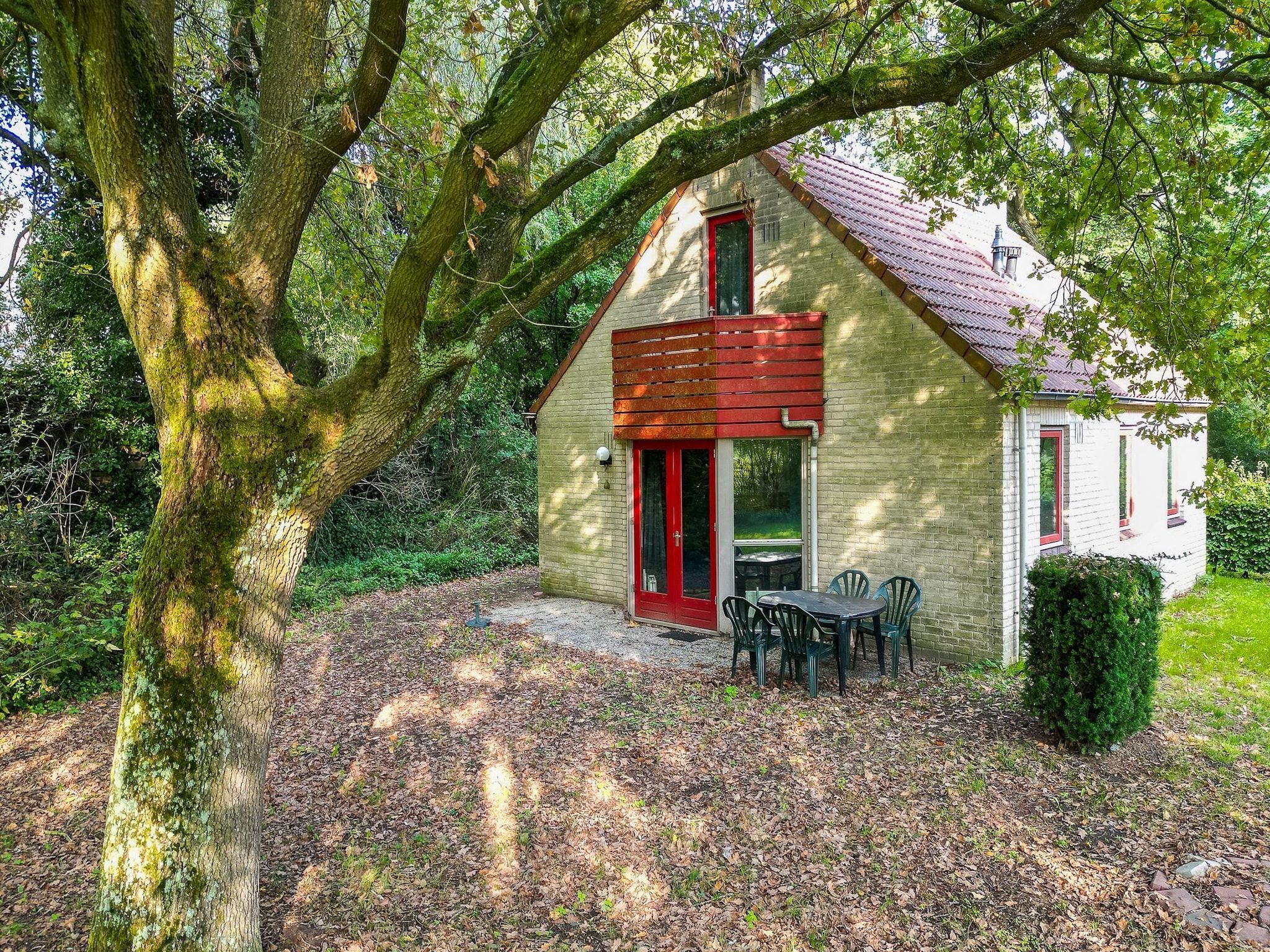 De buitenkant van 6 - Persons De Zingende Wilg (copy) (copy) in Ewijk