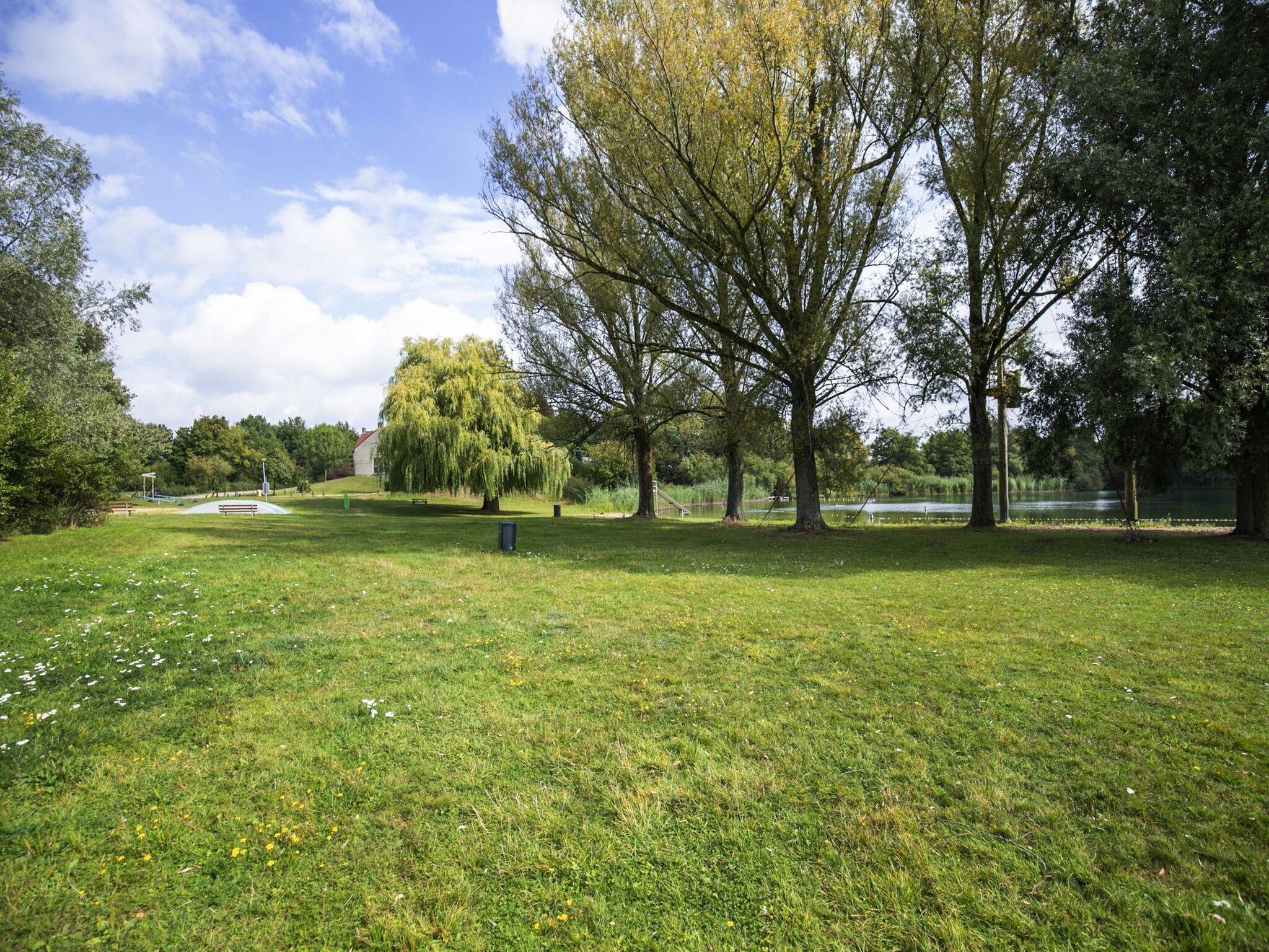 De tuin van 6 - Persons De Zingende Wilg (copy) (copy) in Ewijk