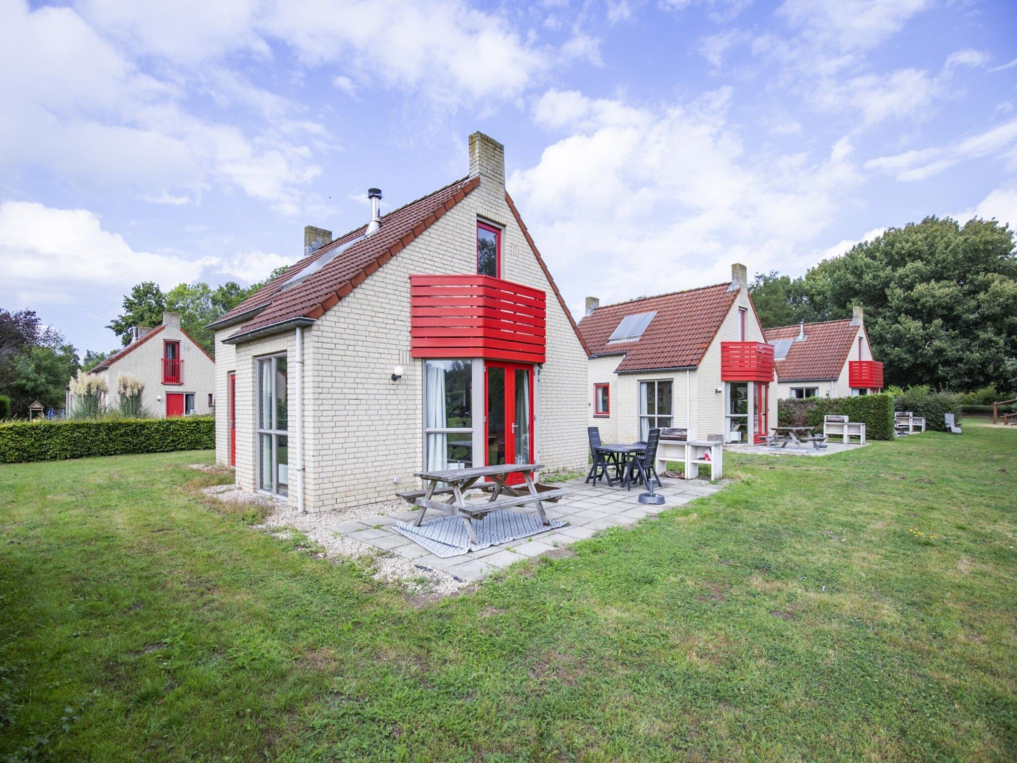 De buitenkant van 6 - Persons De Zingende Wilg (copy) (copy) in Ewijk