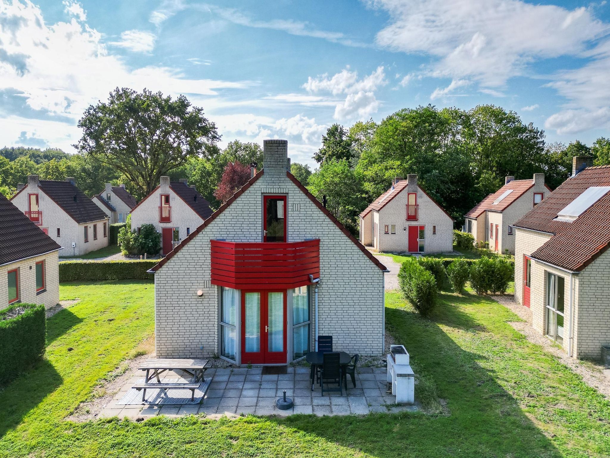 De buitenkant van 6 - Persons De Zingende Wilg (copy) (copy) in Ewijk