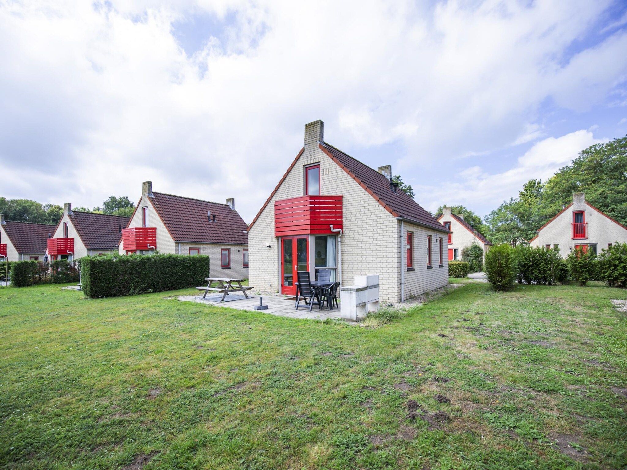 De buitenkant van 6 - Persons De Zingende Wilg (copy) (copy) in Ewijk