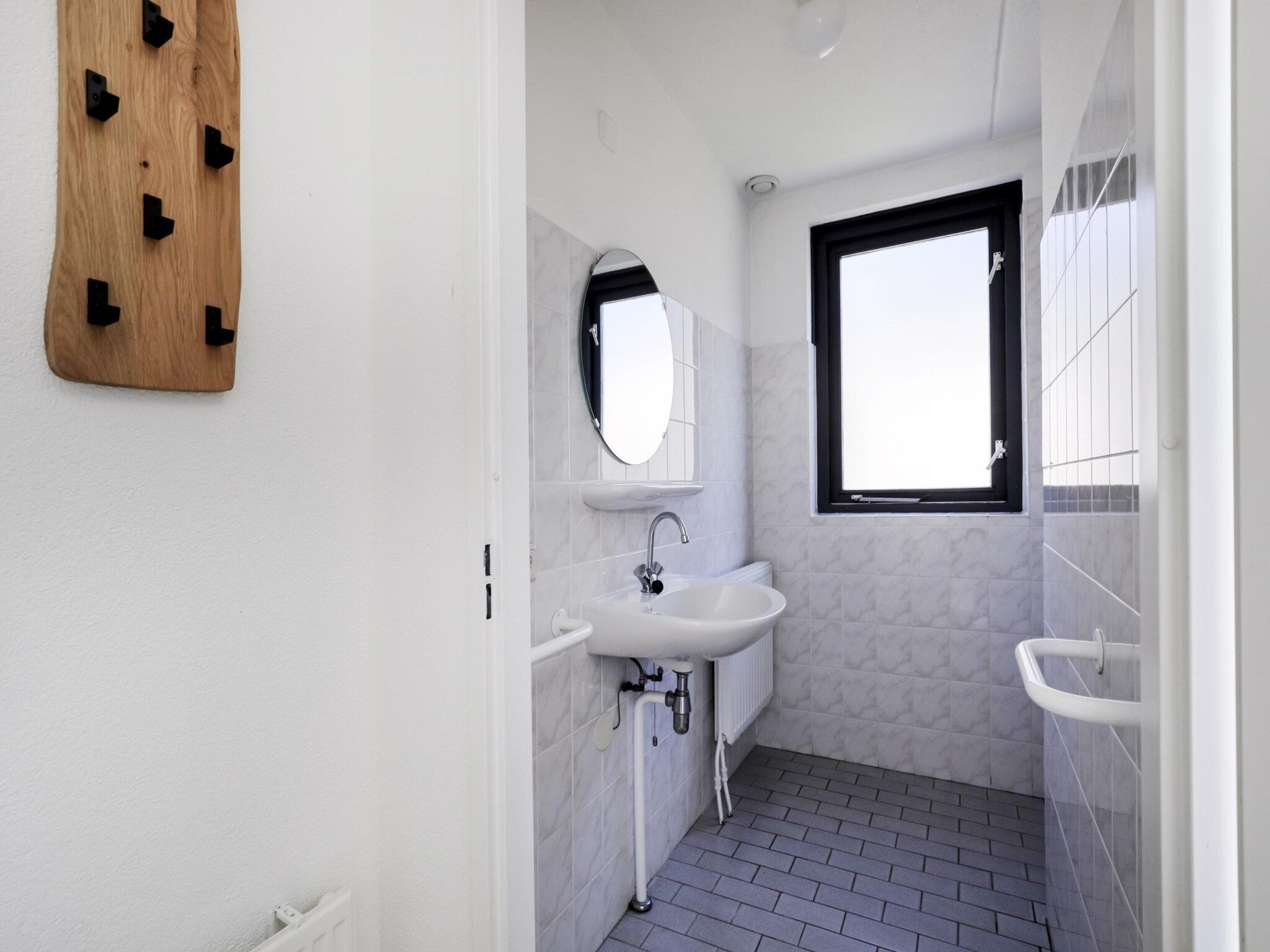 De badkamer van 7 - Persoons Forest 217 Sauna Bungalow (copy) (copy) in Ewijk