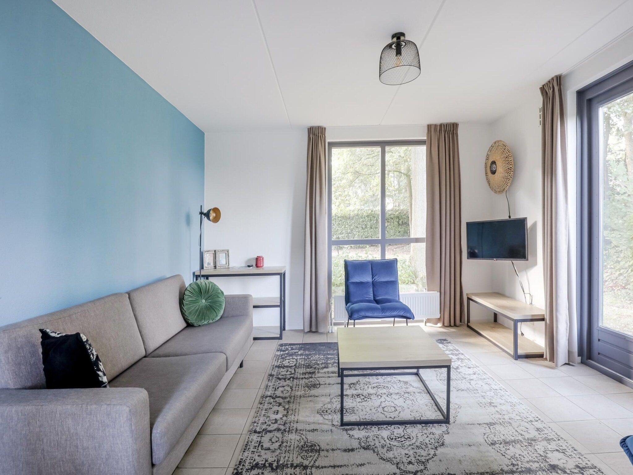 De woonkamer van 7 - Persoons Forest 217 Sauna Bungalow (copy) (copy) in Ewijk