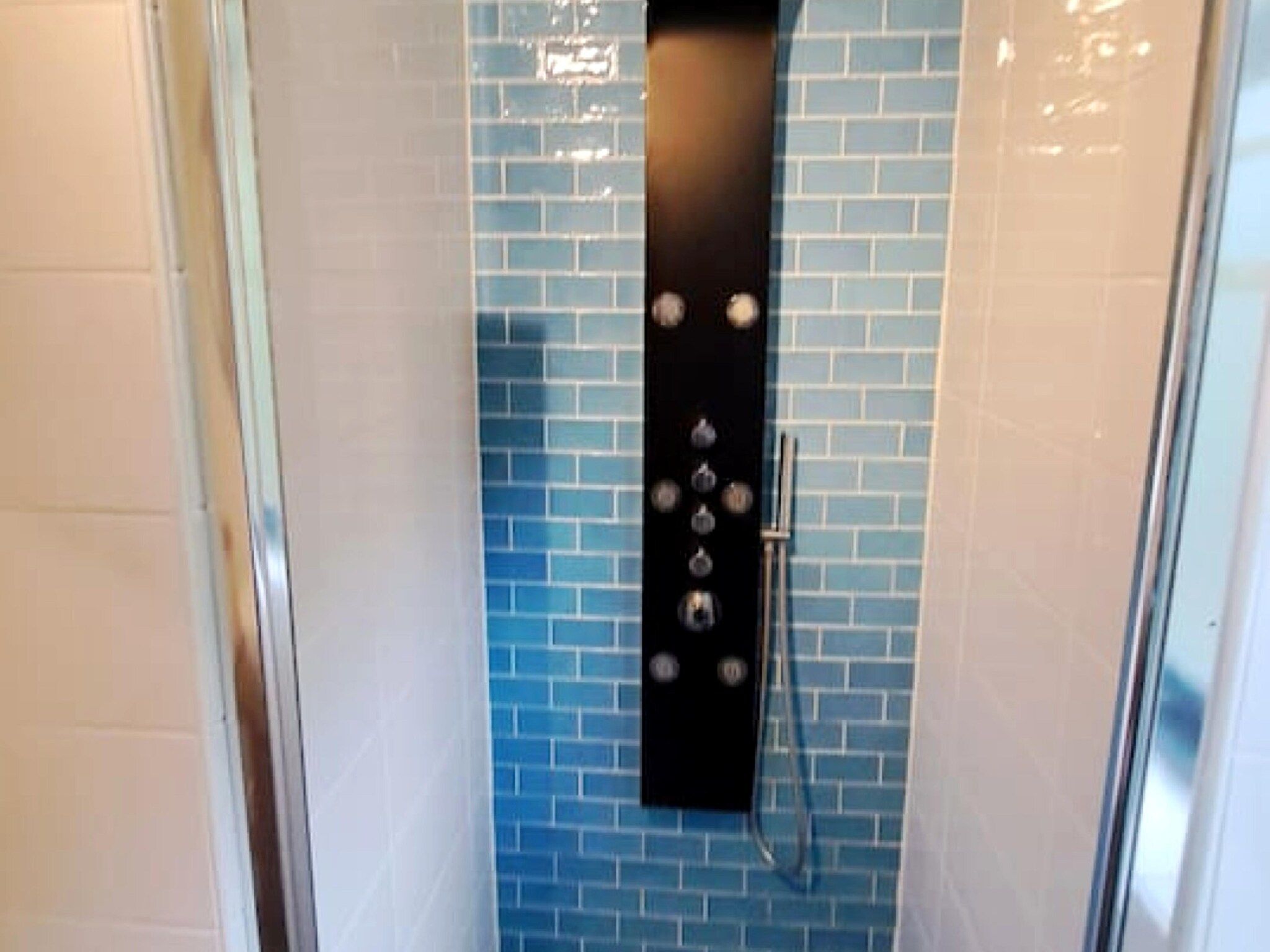 De badkamer van 7 - Persoons Forest 217 Sauna Bungalow (copy) (copy) (copy) in Ewijk