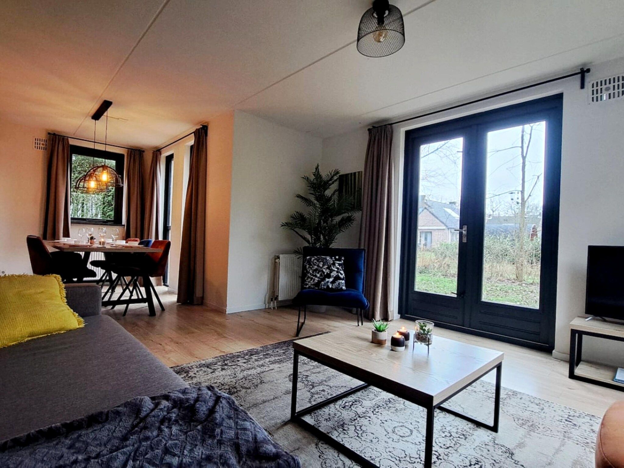 De woonkamer van 7 - Persoons Forest 217 Sauna Bungalow (copy) (copy) (copy) in Ewijk