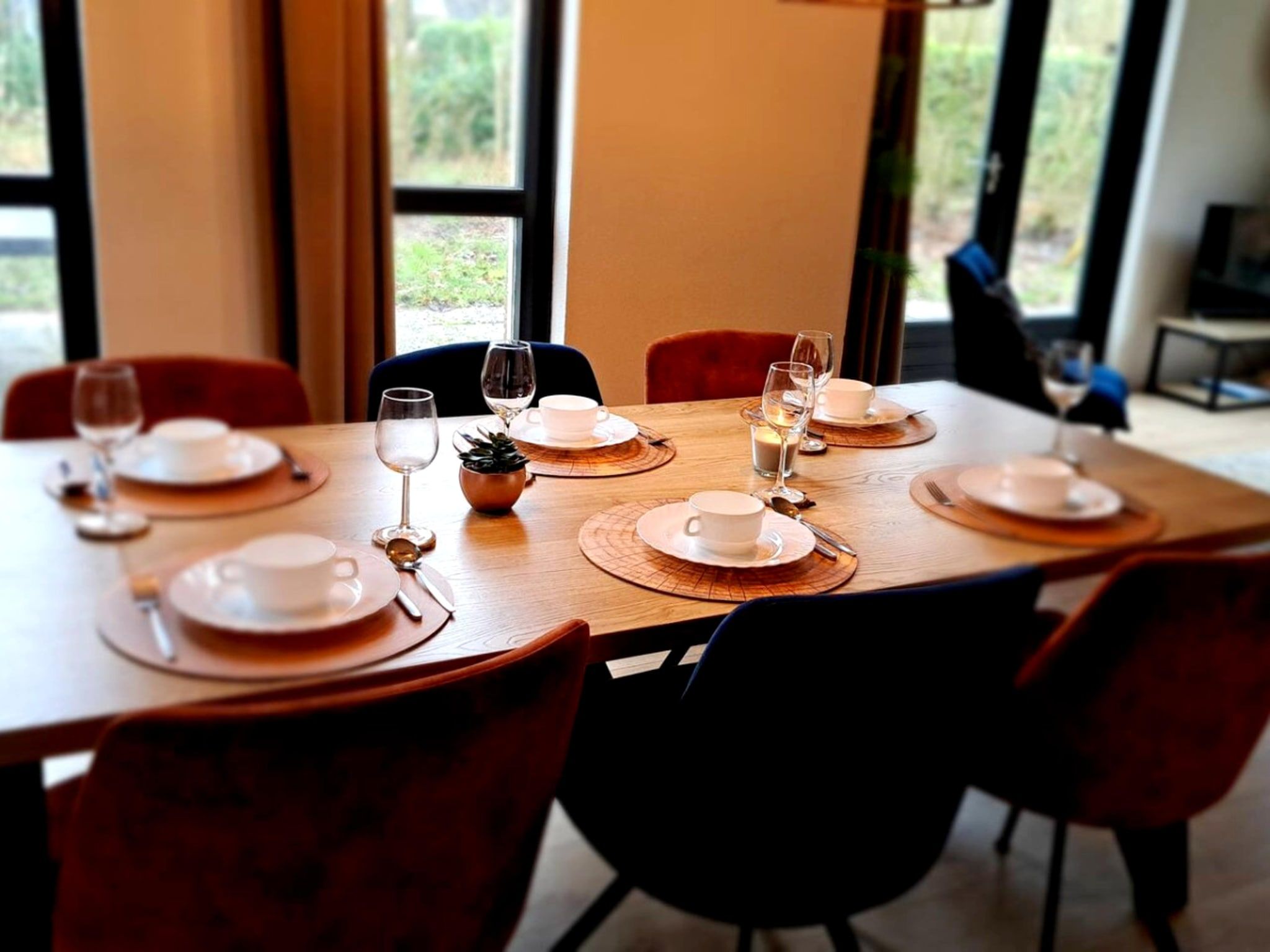 De eetkamer van 7 - Persoons Forest 217 Sauna Bungalow (copy) (copy) (copy) in Ewijk