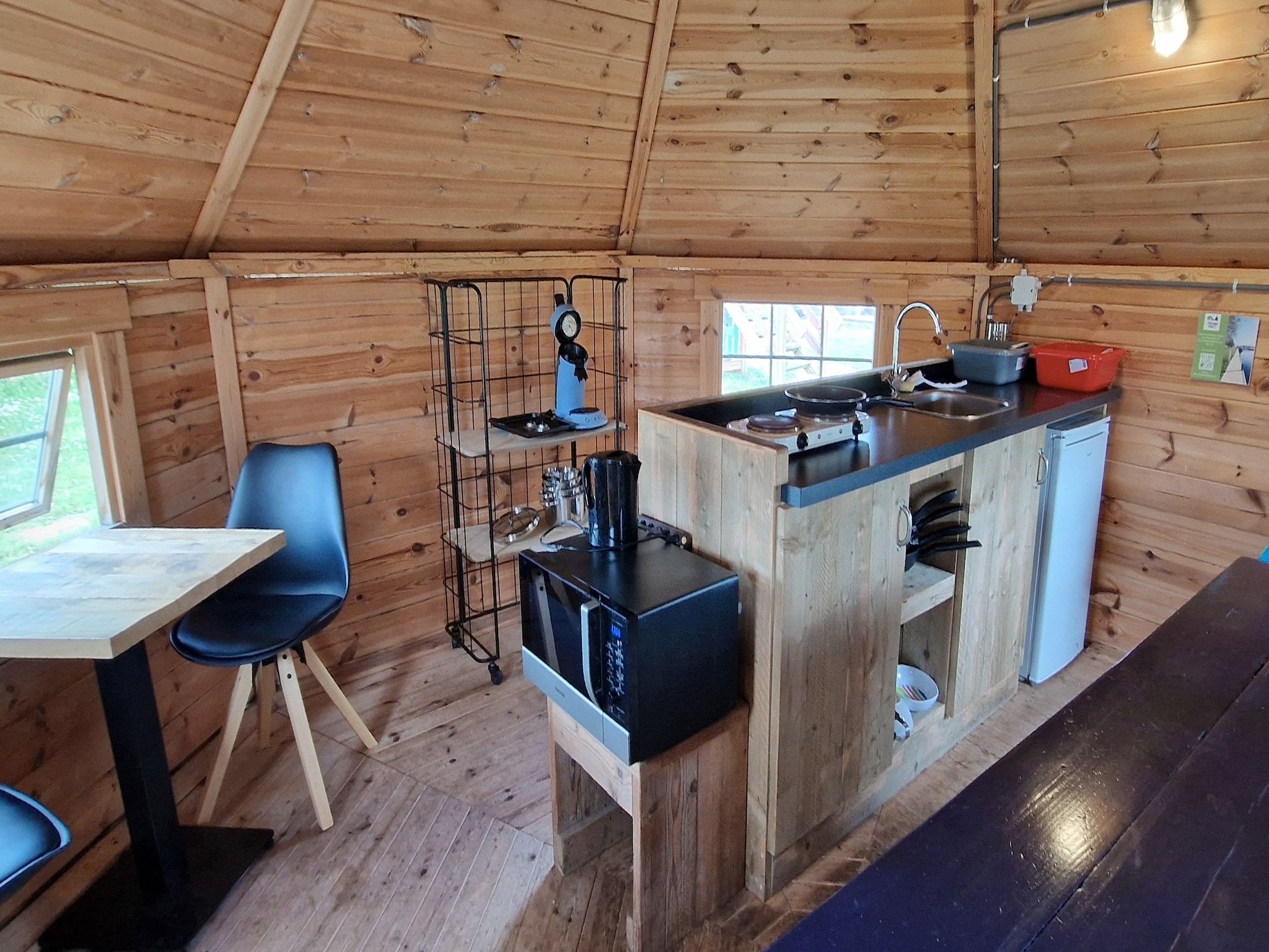 De keuken van Tiny Wagons Marina Muiderzand Almere (Nr 1-6) with bunk bed (copy) in Almere