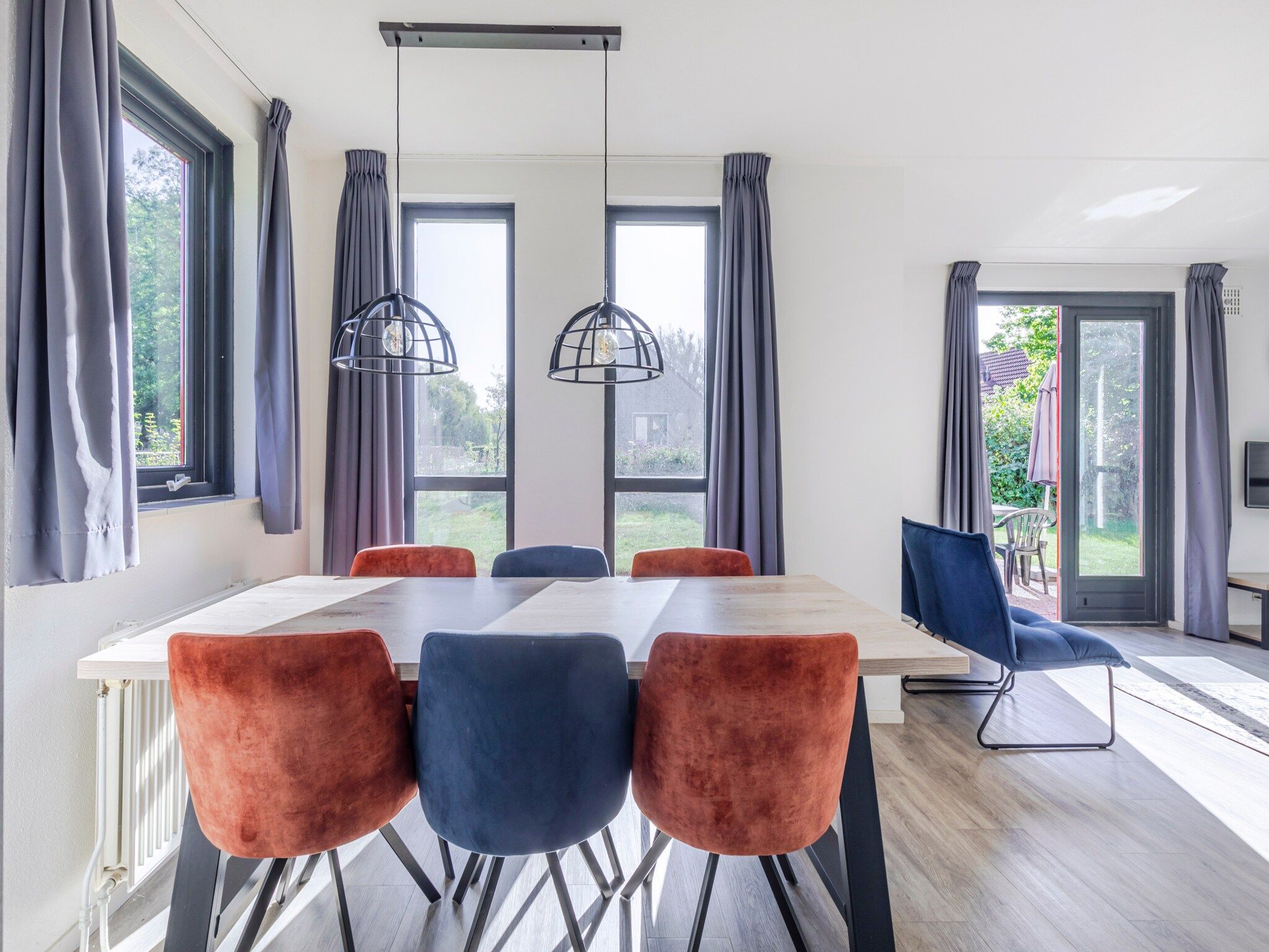 De eetkamer van 7 - Persoons Forest 217 Sauna Bungalow (copy) (copy) (copy) in Ewijk