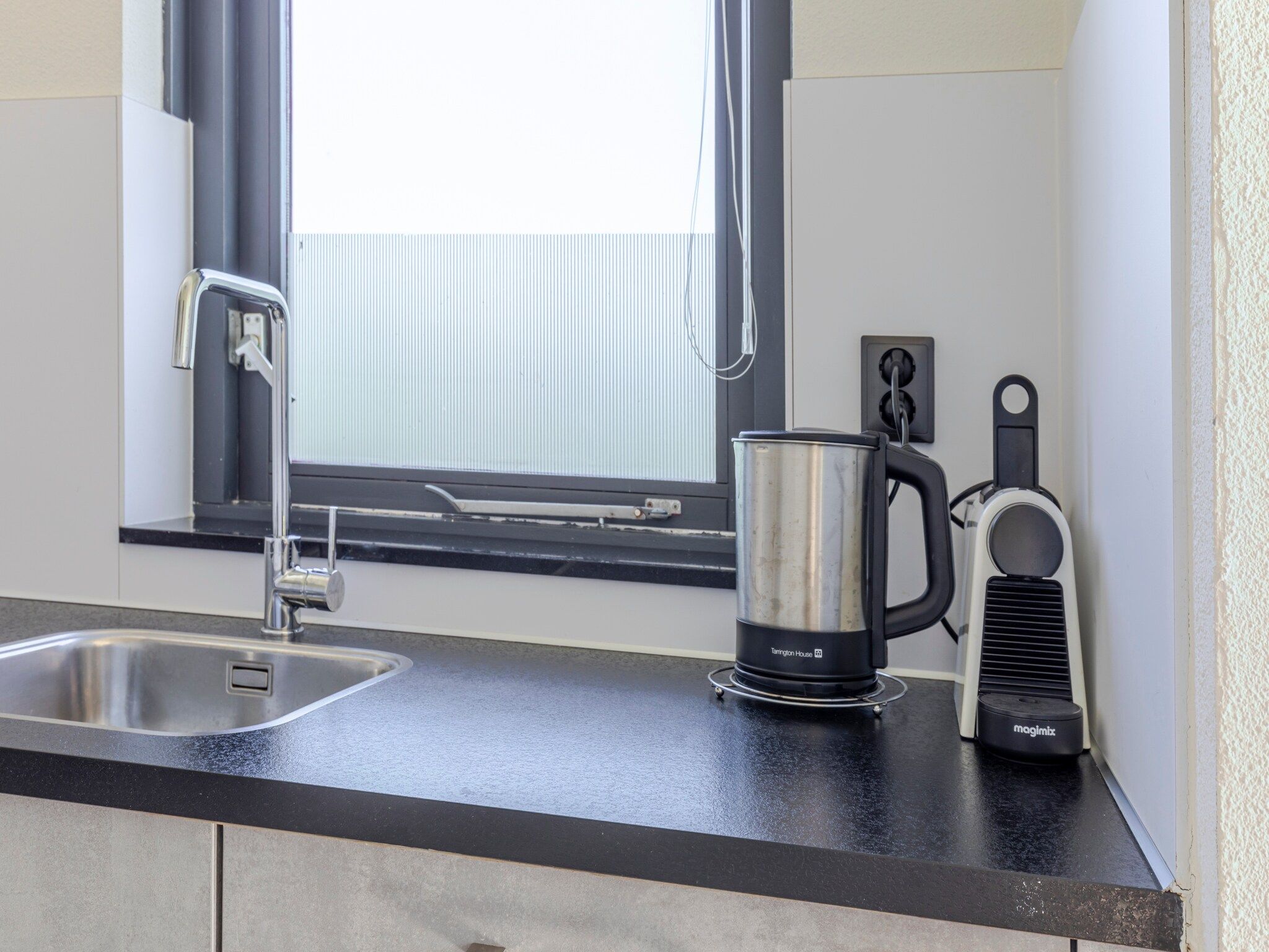 De keuken van 7 - Persoons Forest 217 Sauna Bungalow (copy) (copy) (copy) in Ewijk