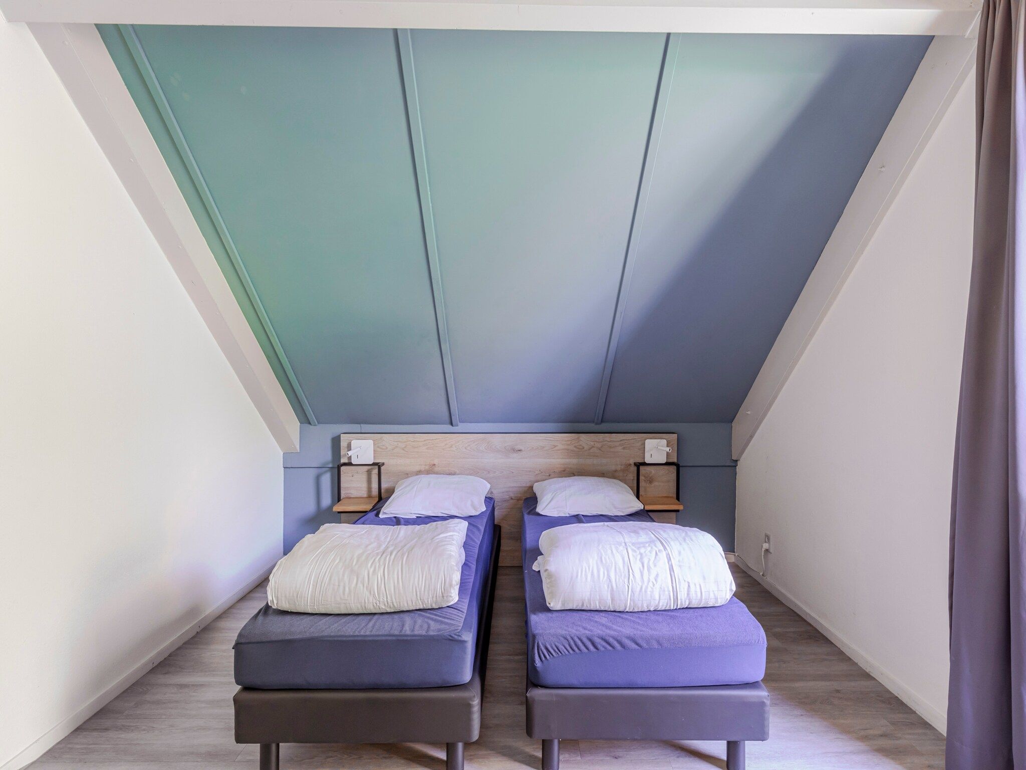 Een slaapkamer van 7 - Persoons Forest 217 Sauna Bungalow (copy) (copy) (copy) in Ewijk