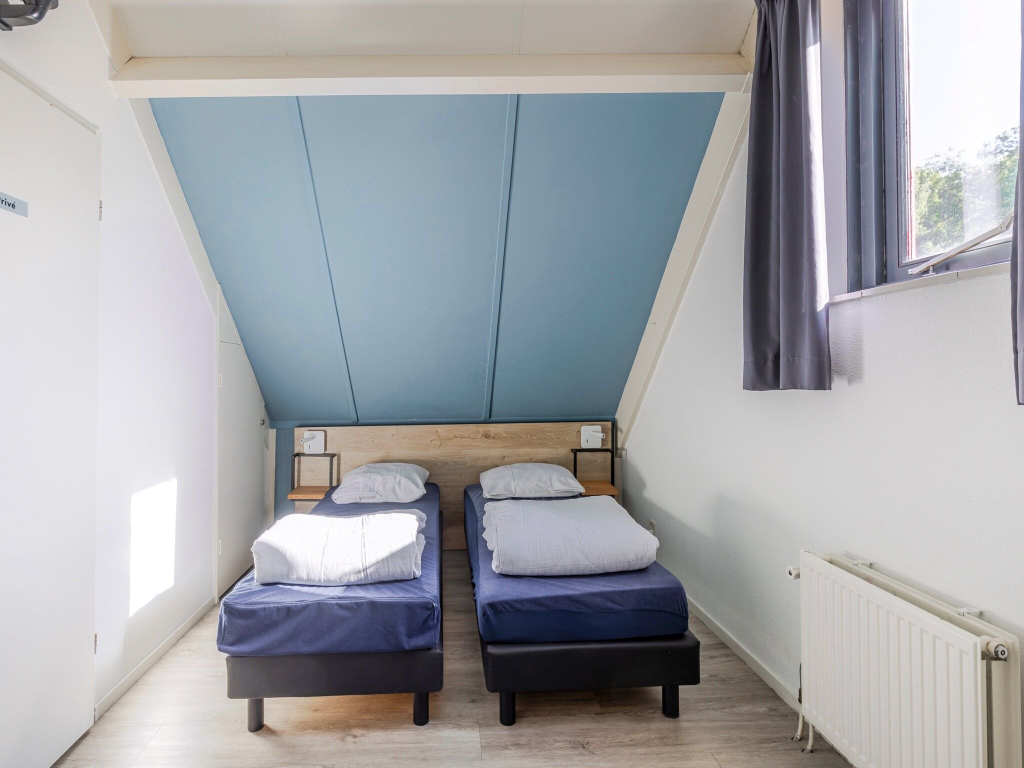 Een slaapkamer van 7 - Persoons Forest 217 Sauna Bungalow (copy) (copy) (copy) in Ewijk