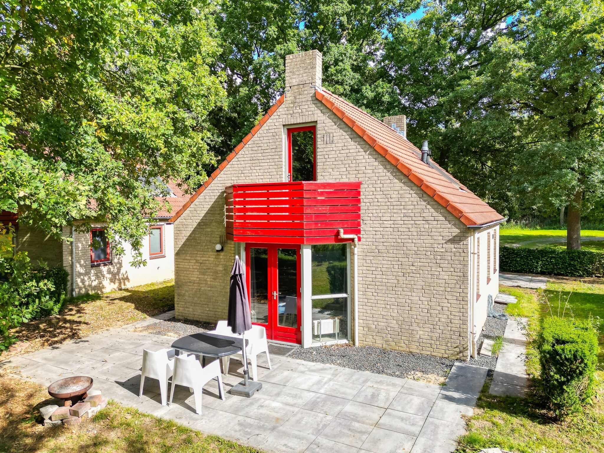 Het terras van 6 - Persons De Zingende Wilg (copy) (copy) (copy) in Ewijk