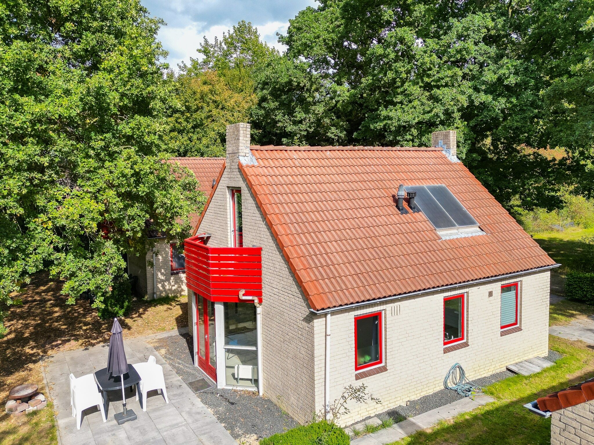 De buitenkant van 6 - Persons De Zingende Wilg (copy) (copy) (copy) in Ewijk