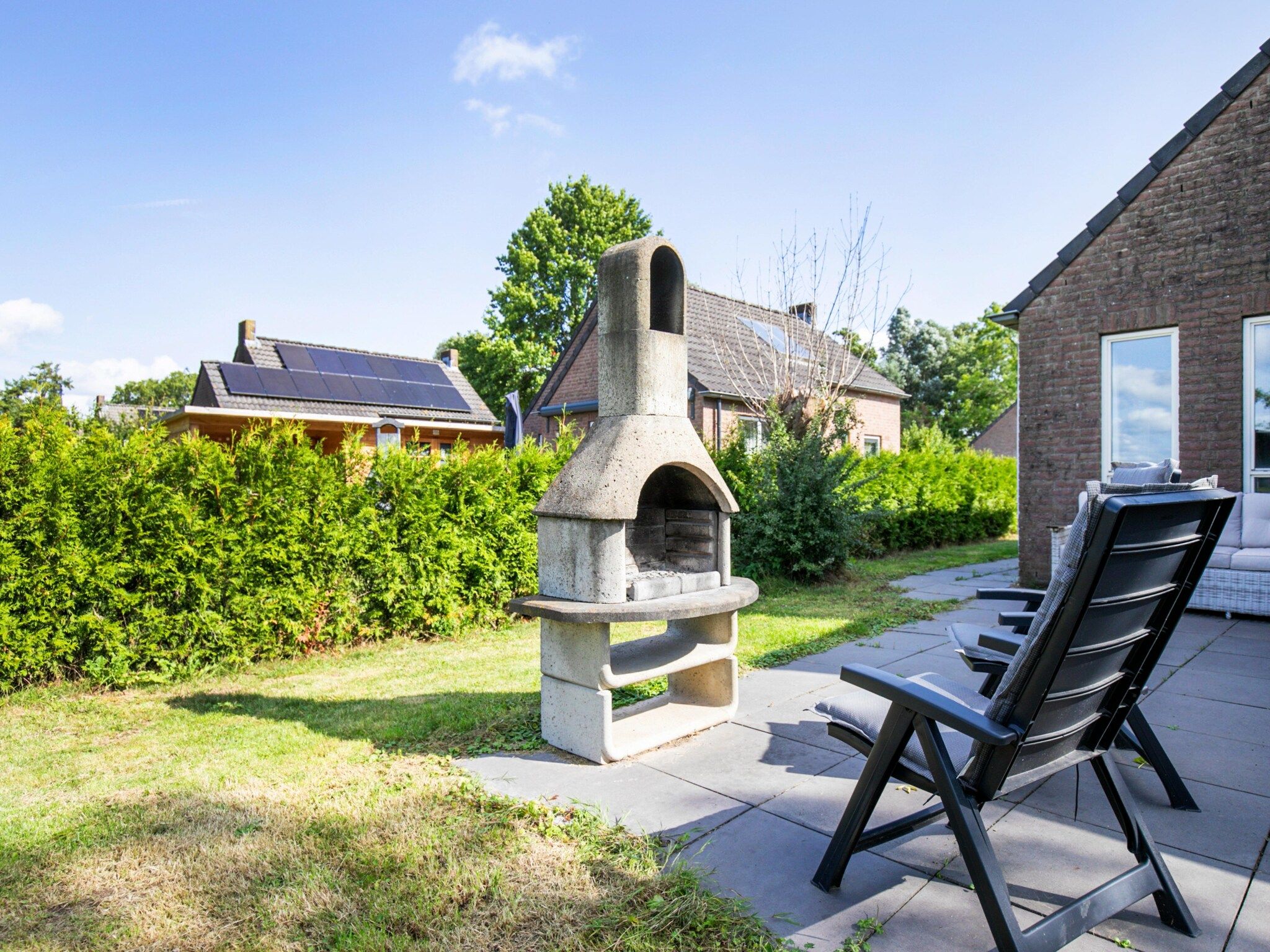 Het terras van 7 - Persoons Forest 217 Sauna Bungalow (copy) (copy) (copy) in Ewijk