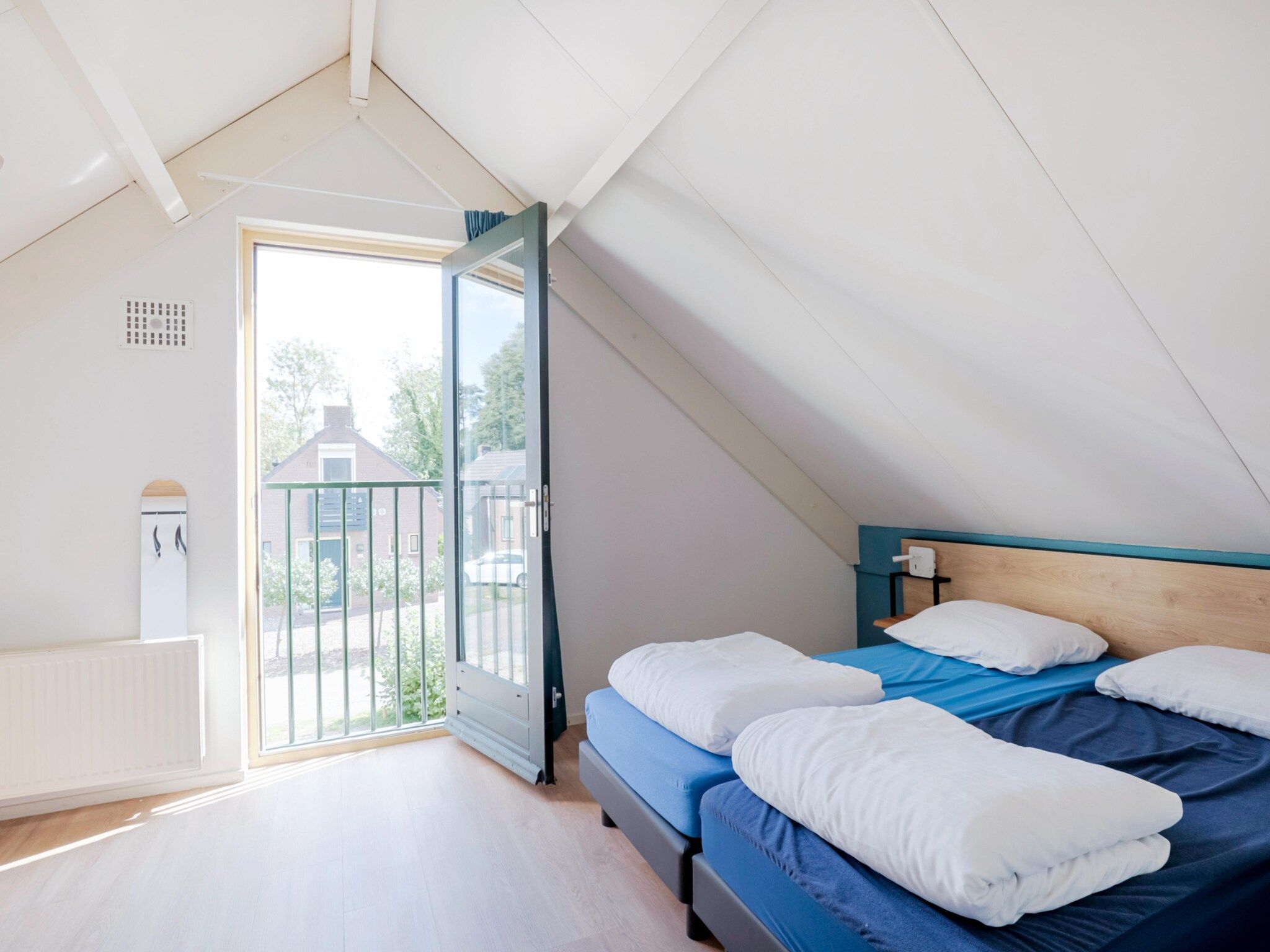 Een slaapkamer van 7 - Persoons Forest 217 Sauna Bungalow (copy) (copy) (copy) in Ewijk