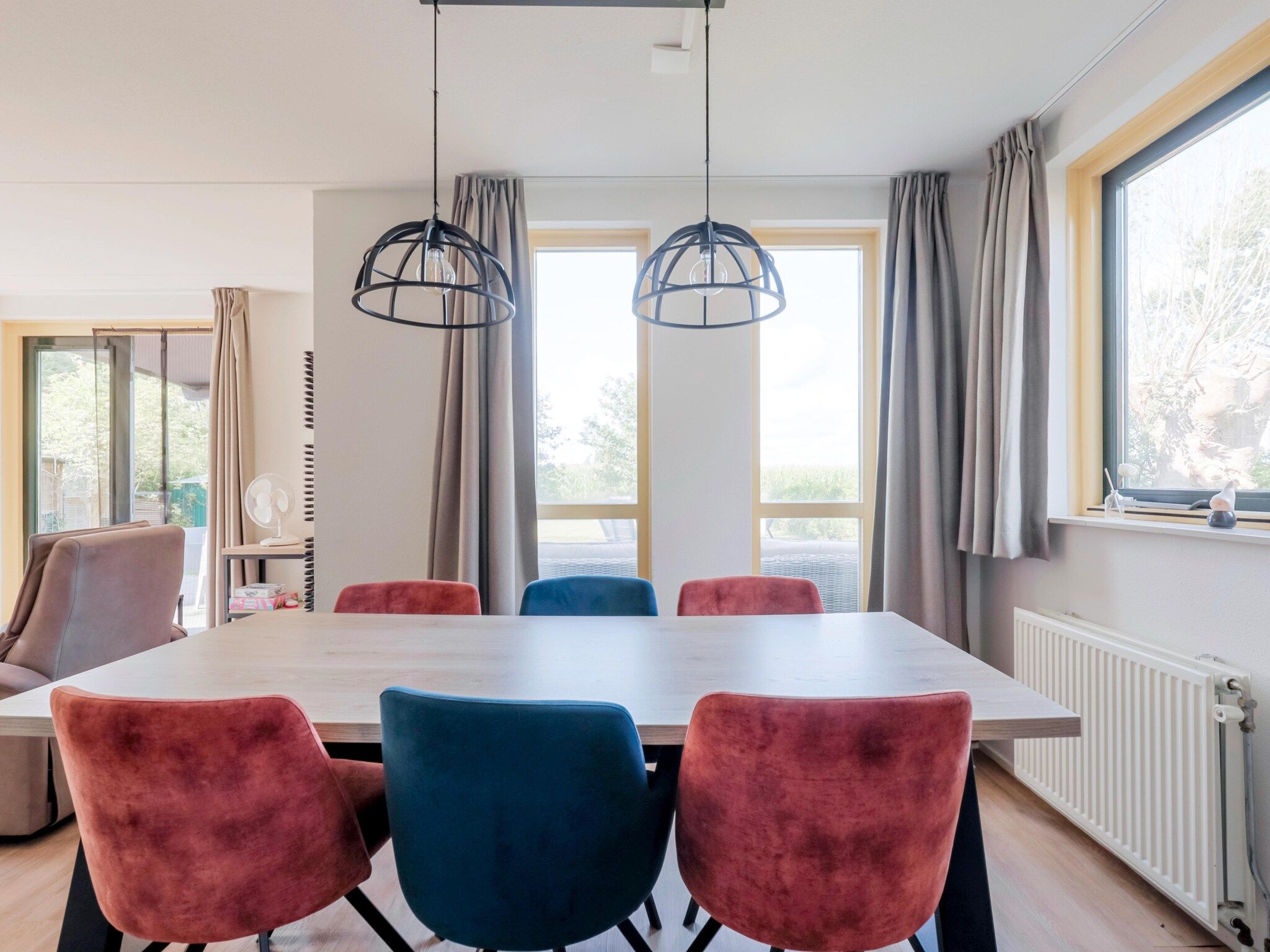 De eetkamer van 7 - Persoons Forest 217 Sauna Bungalow (copy) (copy) (copy) in Ewijk