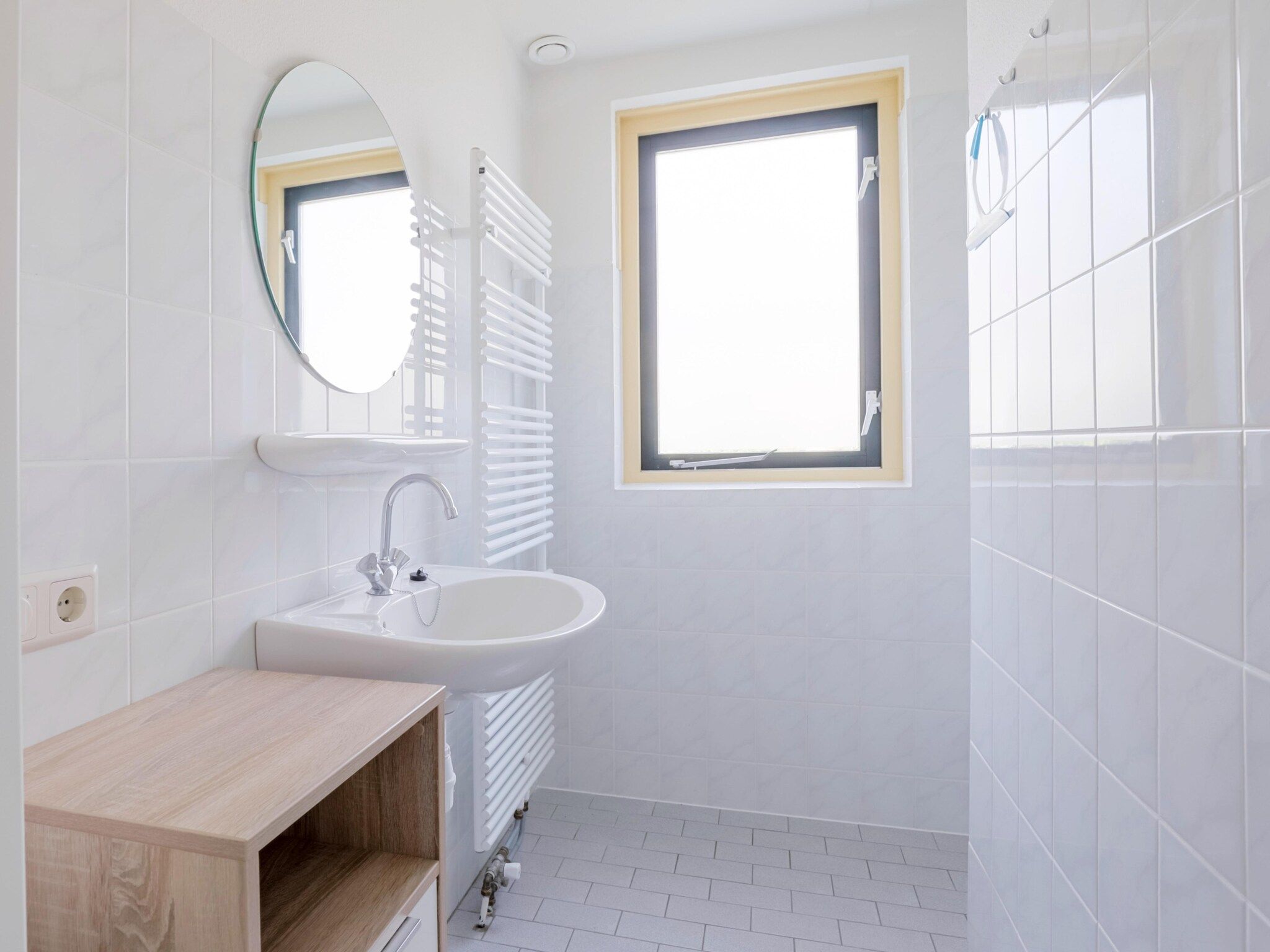 De badkamer van 7 - Persoons Forest 217 Sauna Bungalow (copy) (copy) (copy) in Ewijk