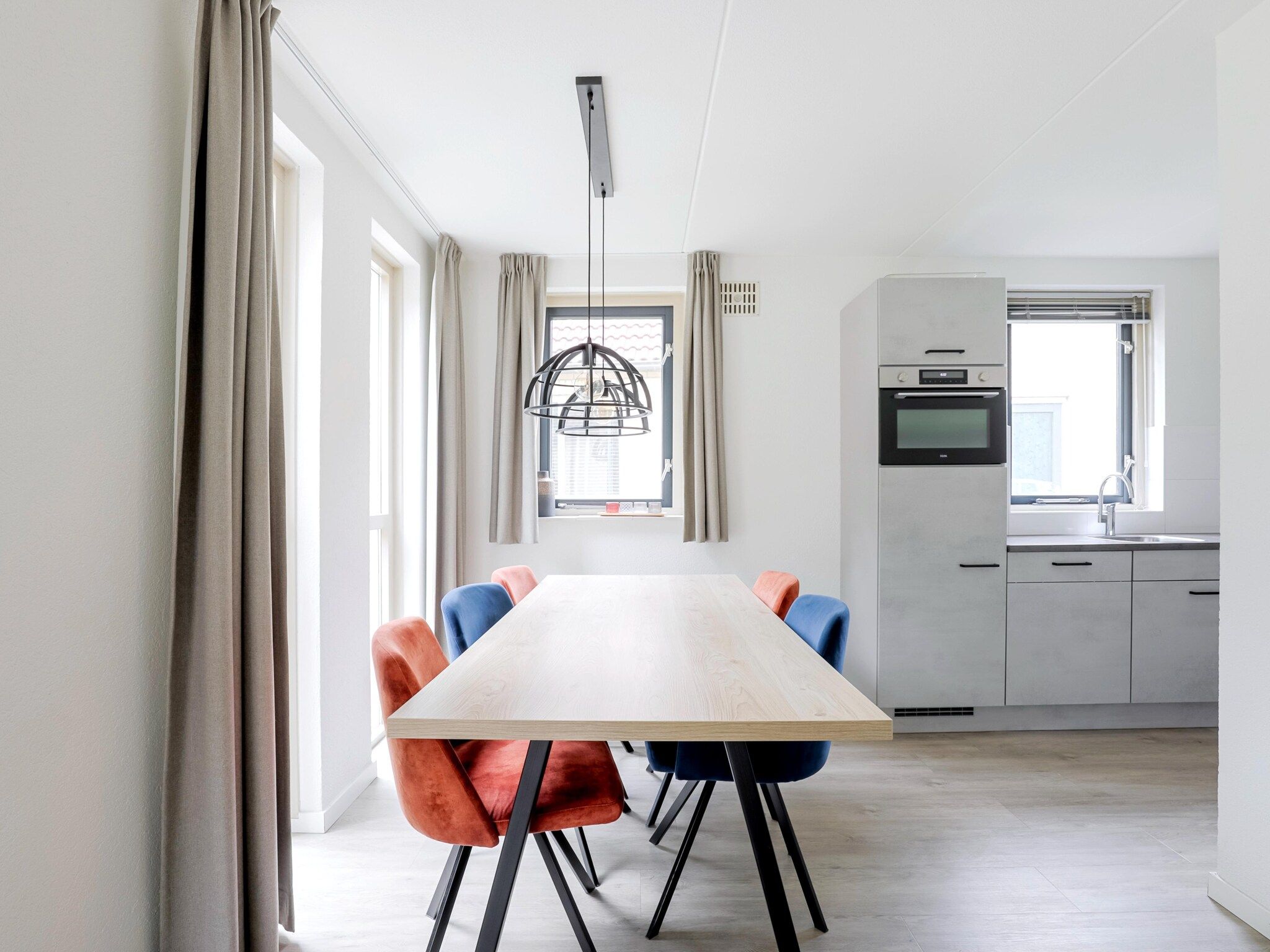 De eetkamer van 7 - Persoons Forest 217 Sauna Bungalow (copy) (copy) (copy) (copy) in Ewijk