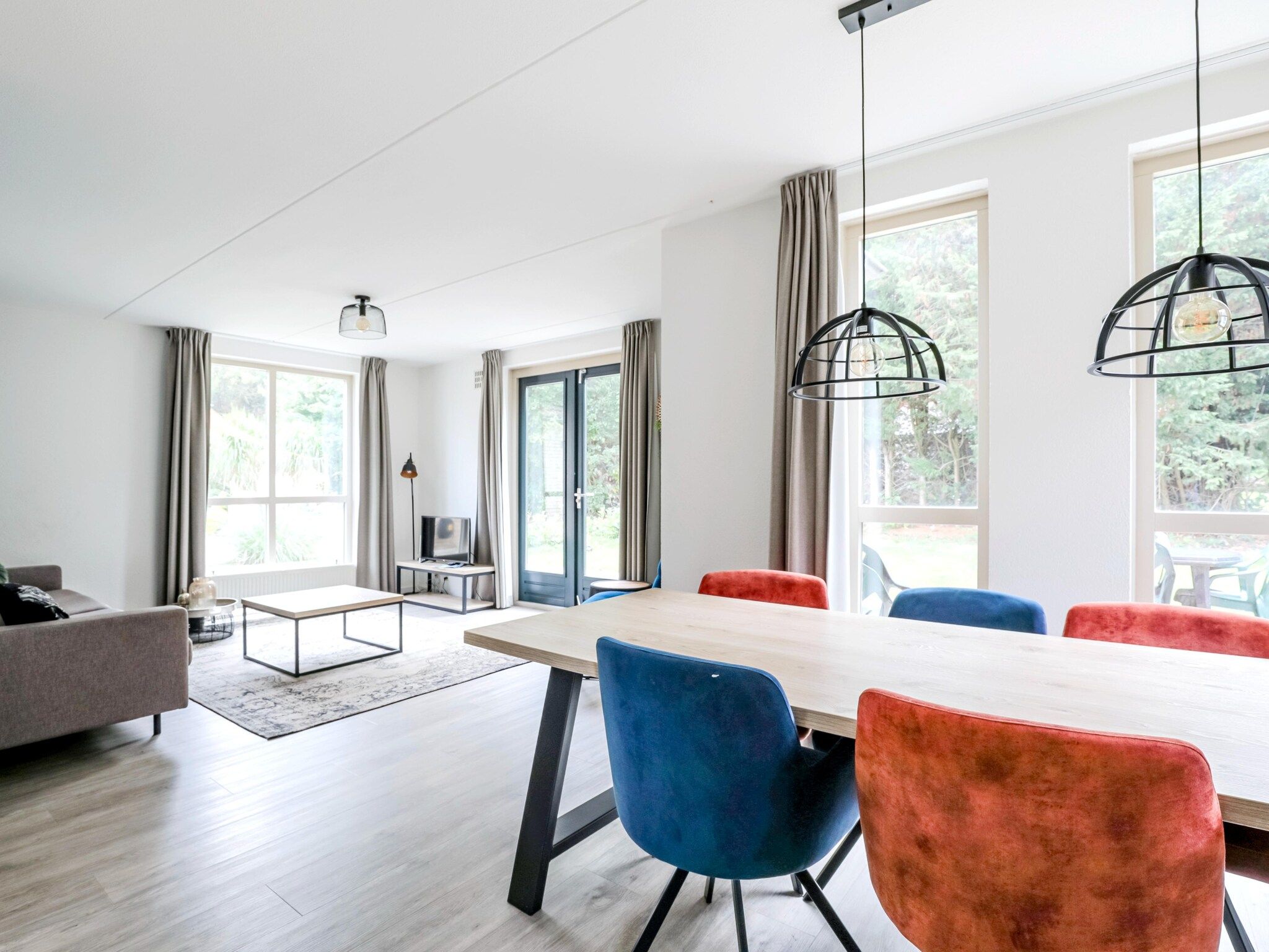 De eetkamer van 7 - Persoons Forest 217 Sauna Bungalow (copy) (copy) (copy) (copy) in Ewijk