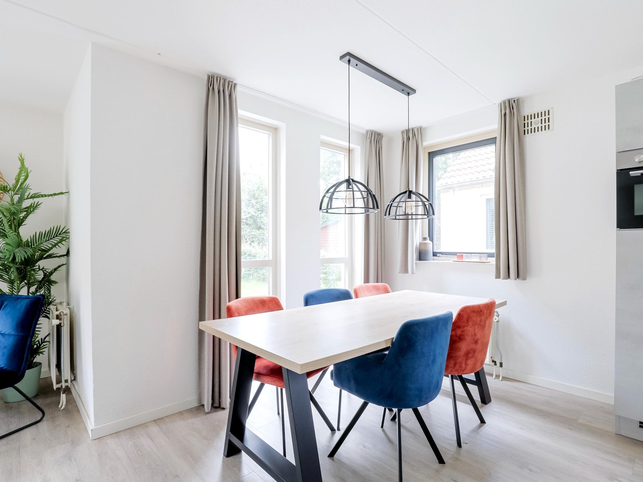 De eetkamer van 7 - Persoons Forest 217 Sauna Bungalow (copy) (copy) (copy) (copy) in Ewijk