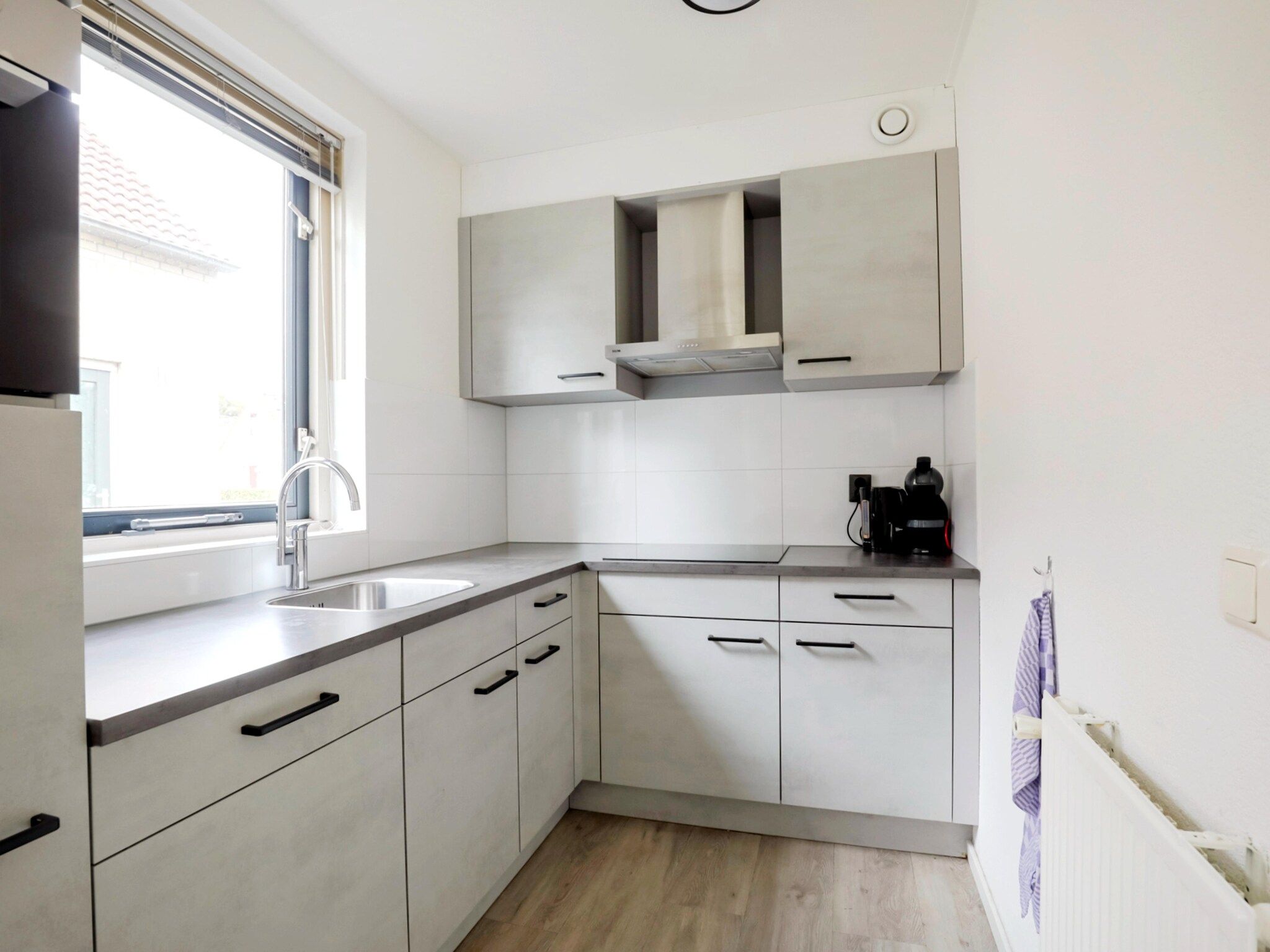 De keuken van 7 - Persoons Forest 217 Sauna Bungalow (copy) (copy) (copy) (copy) in Ewijk