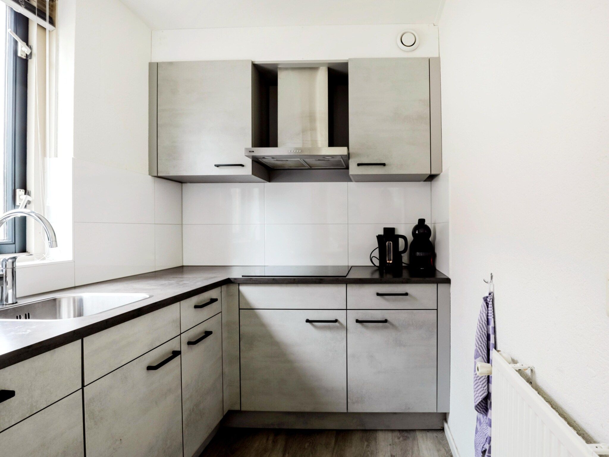 De keuken van 7 - Persoons Forest 217 Sauna Bungalow (copy) (copy) (copy) (copy) in Ewijk