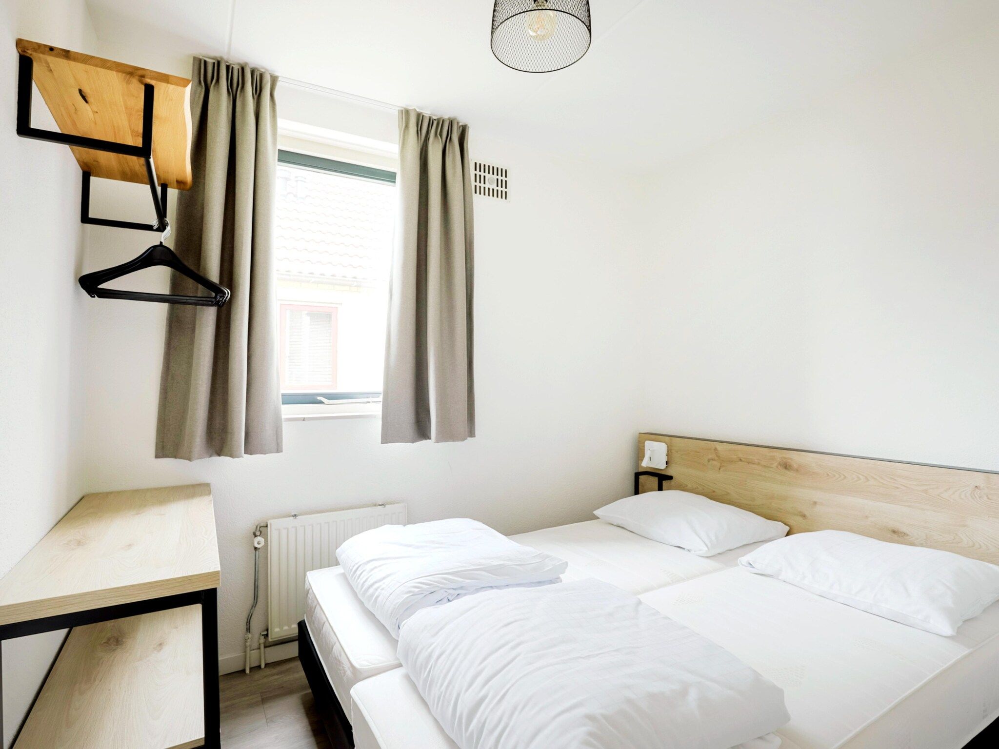 Een slaapkamer van 7 - Persoons Forest 217 Sauna Bungalow (copy) (copy) (copy) (copy) in Ewijk