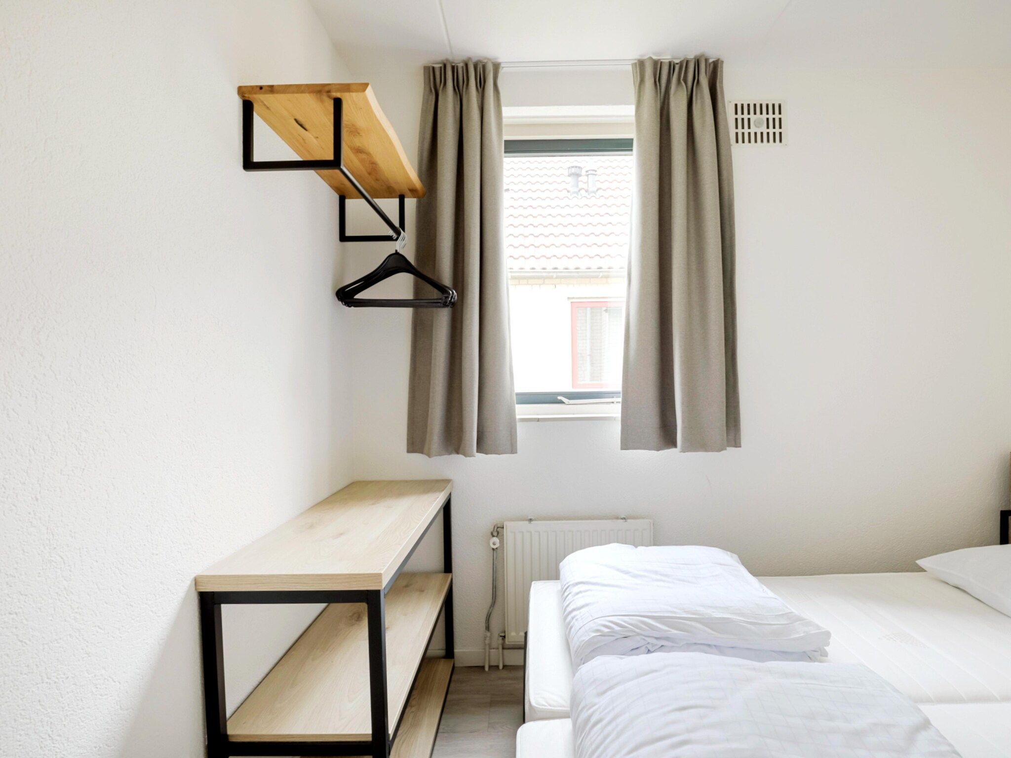 Een slaapkamer van 7 - Persoons Forest 217 Sauna Bungalow (copy) (copy) (copy) (copy) in Ewijk