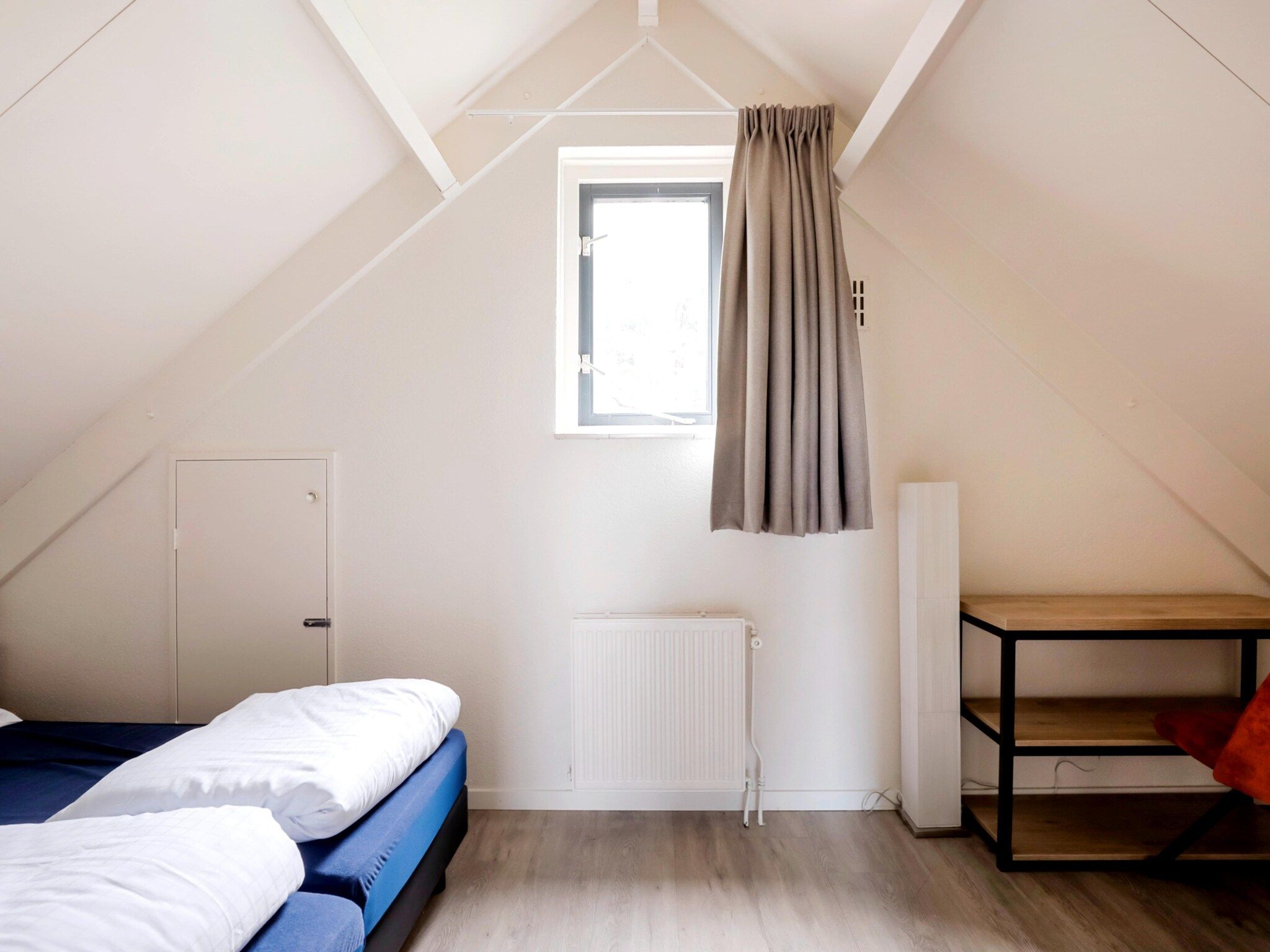 Een slaapkamer van 7 - Persoons Forest 217 Sauna Bungalow (copy) (copy) (copy) (copy) in Ewijk