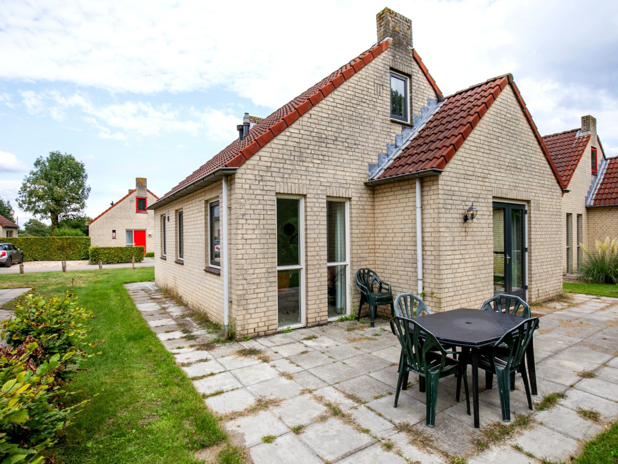 Het terras van 7 - Persoons Forest 217 Sauna Bungalow (copy) (copy) (copy) (copy) in Ewijk