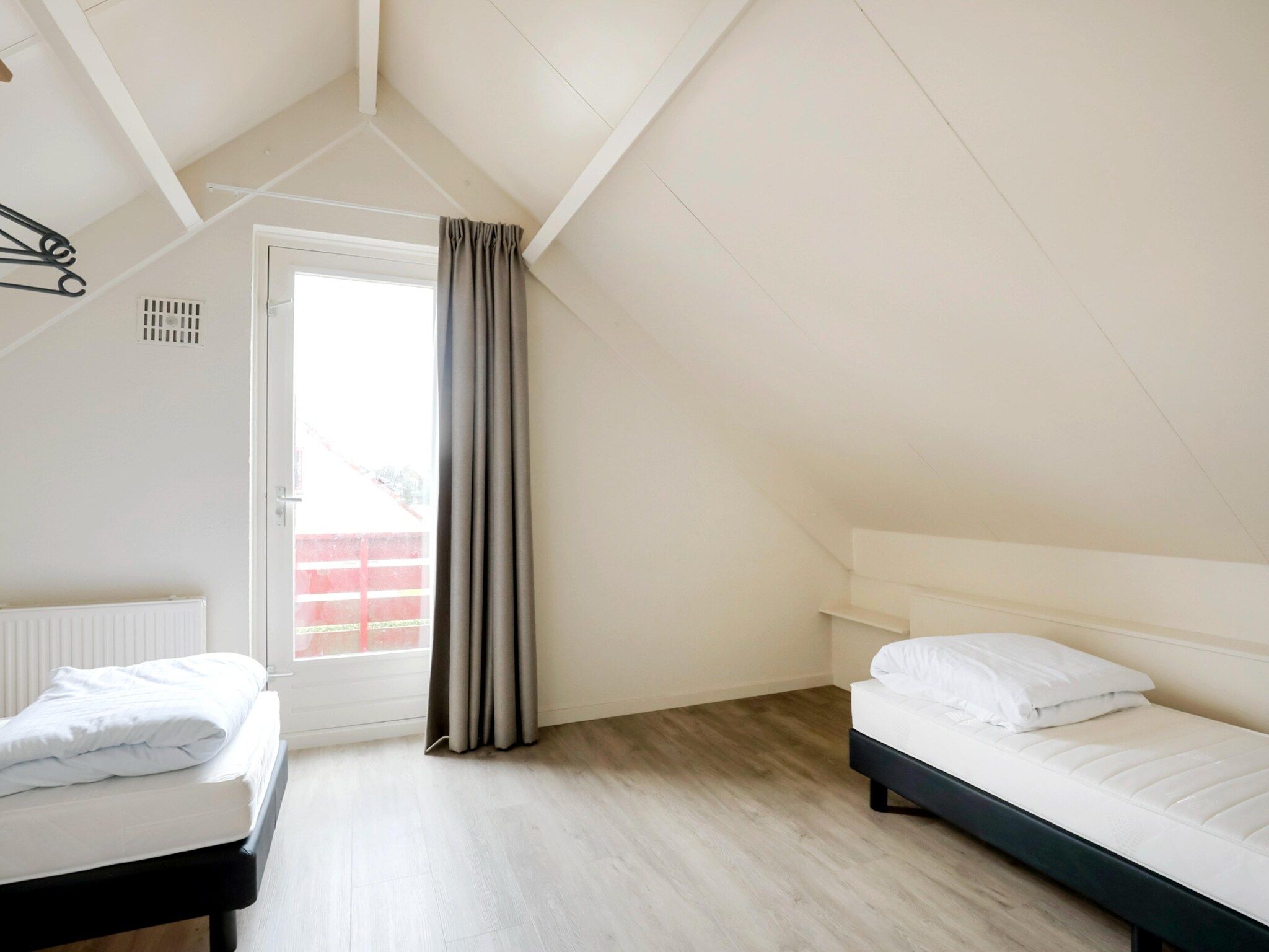 Een slaapkamer van 7 - Persoons Forest 217 Sauna Bungalow (copy) (copy) (copy) (copy) in Ewijk