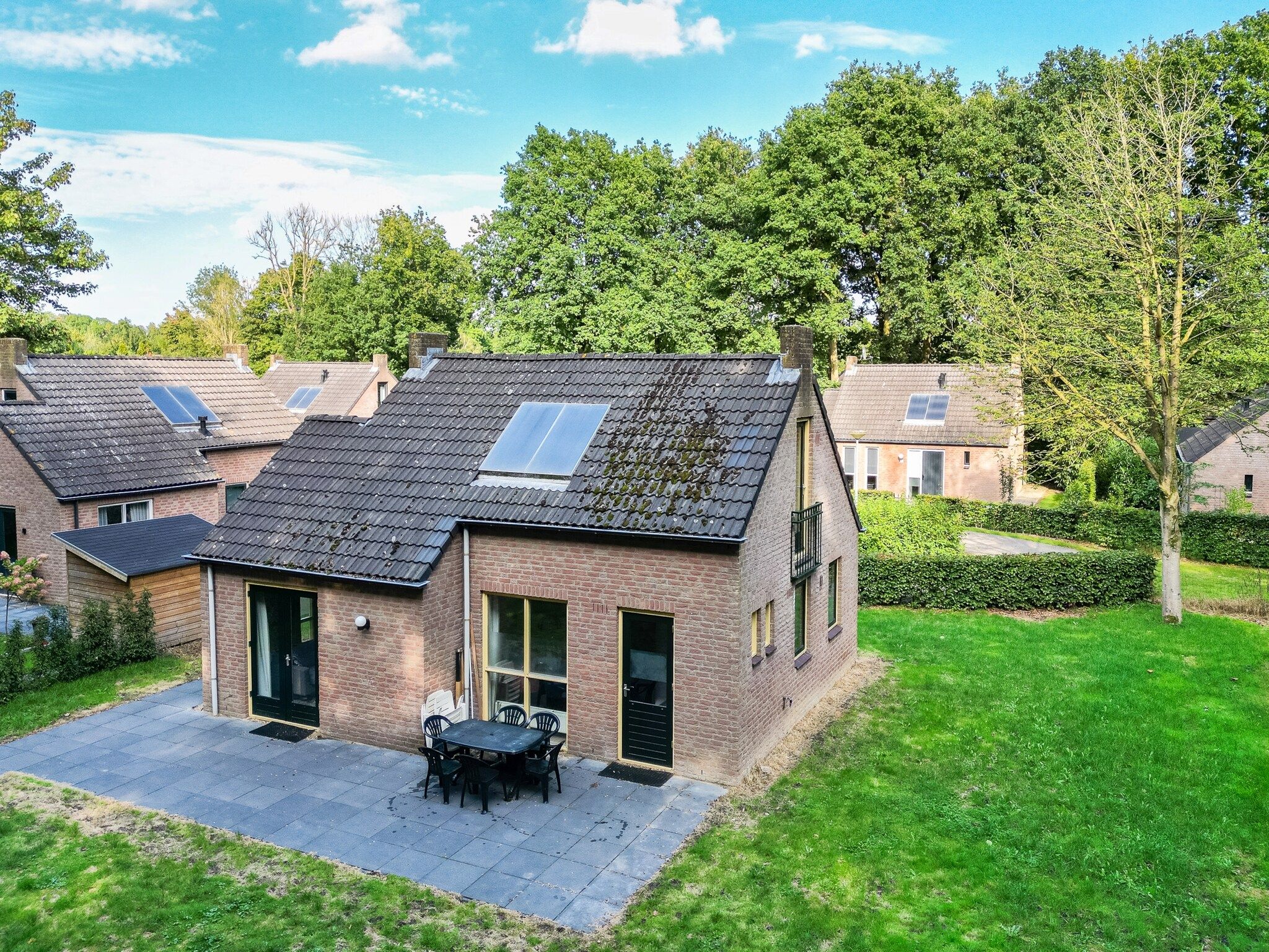 De buitenkant van 7 - Persoons Forest 217 Sauna Bungalow (copy) (copy) (copy) in Ewijk