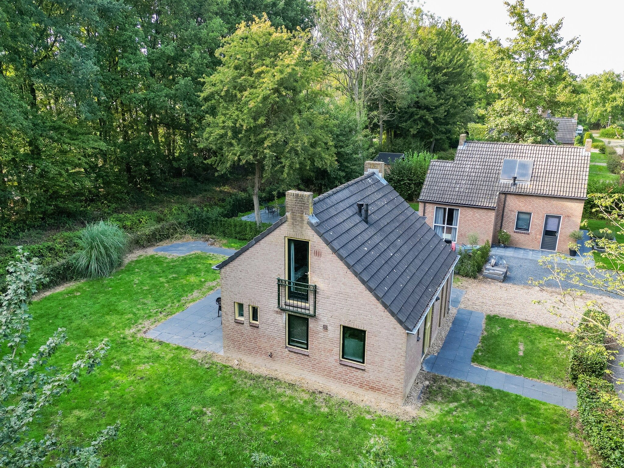 De buitenkant van 7 - Persoons Forest 217 Sauna Bungalow (copy) (copy) (copy) in Ewijk