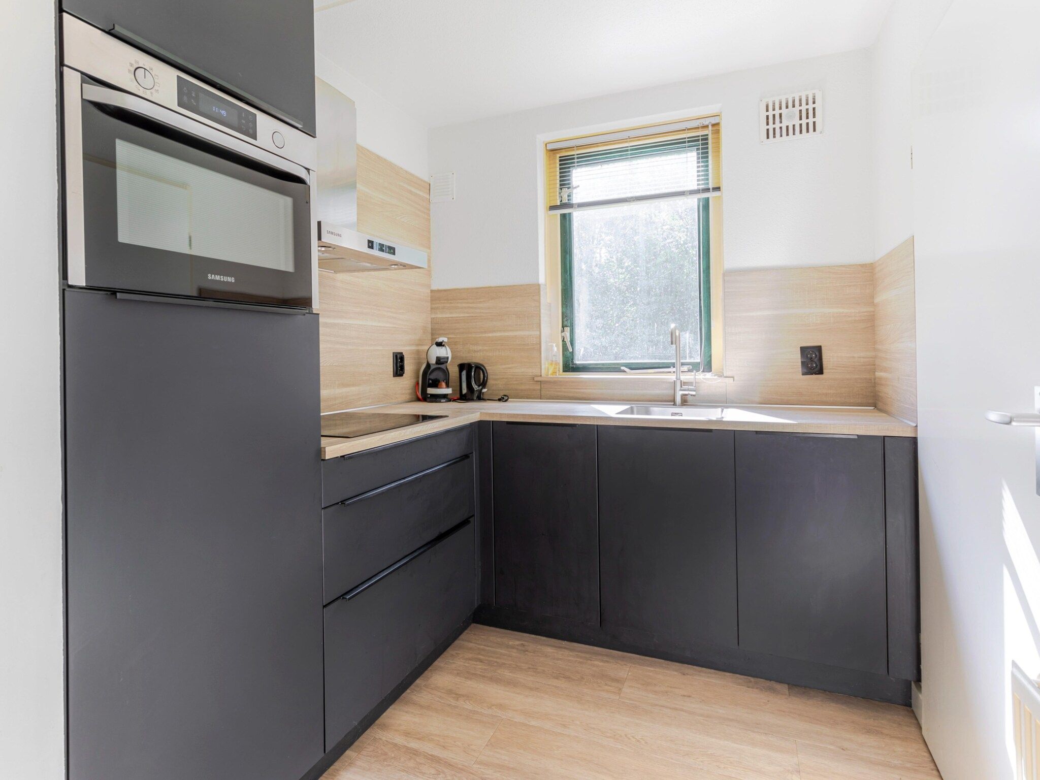 De keuken van 7 - Persoons Forest 217 Sauna Bungalow (copy) (copy) (copy) in Ewijk