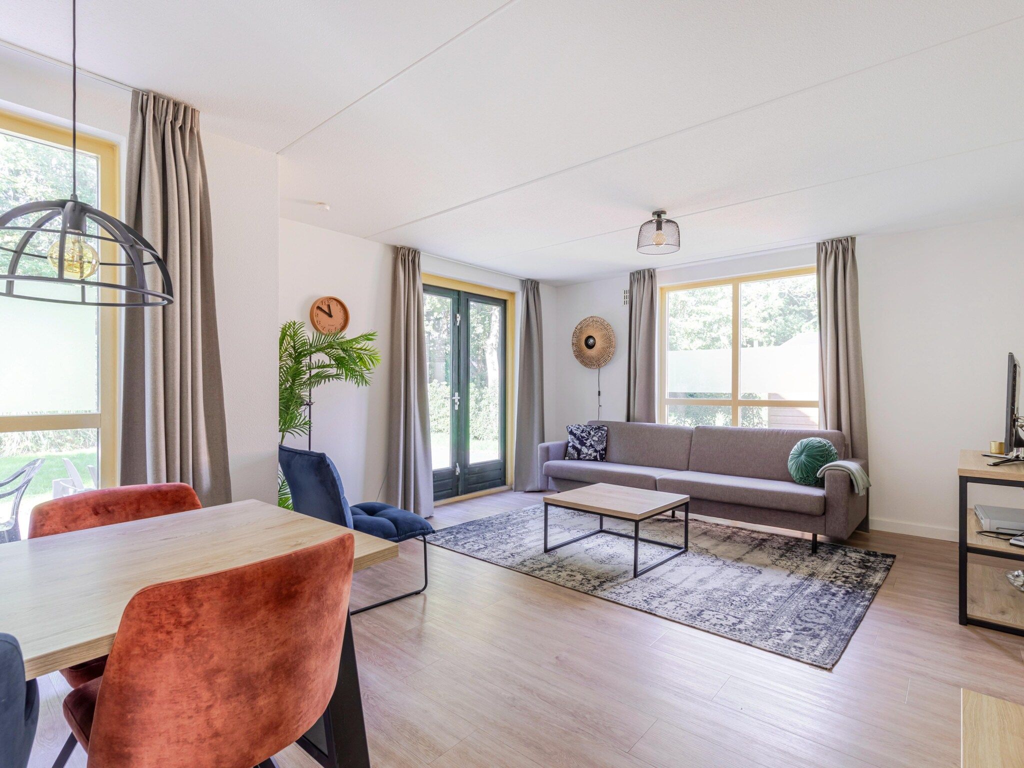 De woonkamer van 7 - Persoons Forest 217 Sauna Bungalow (copy) (copy) (copy) in Ewijk