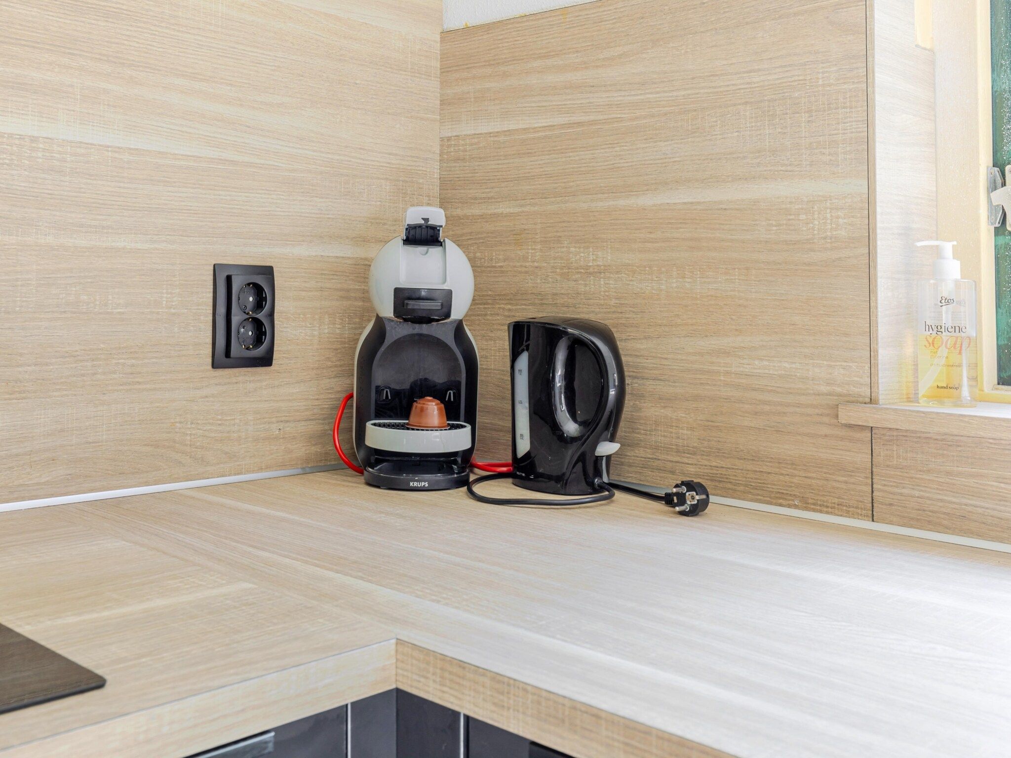 De keuken van 7 - Persoons Forest 217 Sauna Bungalow (copy) (copy) (copy) in Ewijk